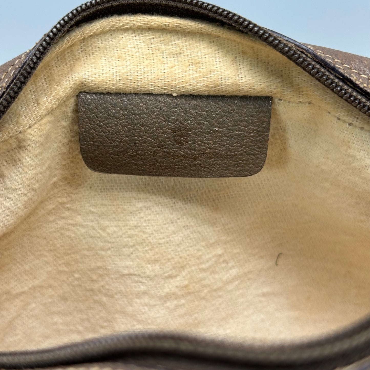 Authentic GUCCI Vintage GG Zipper Pouch Crossbody