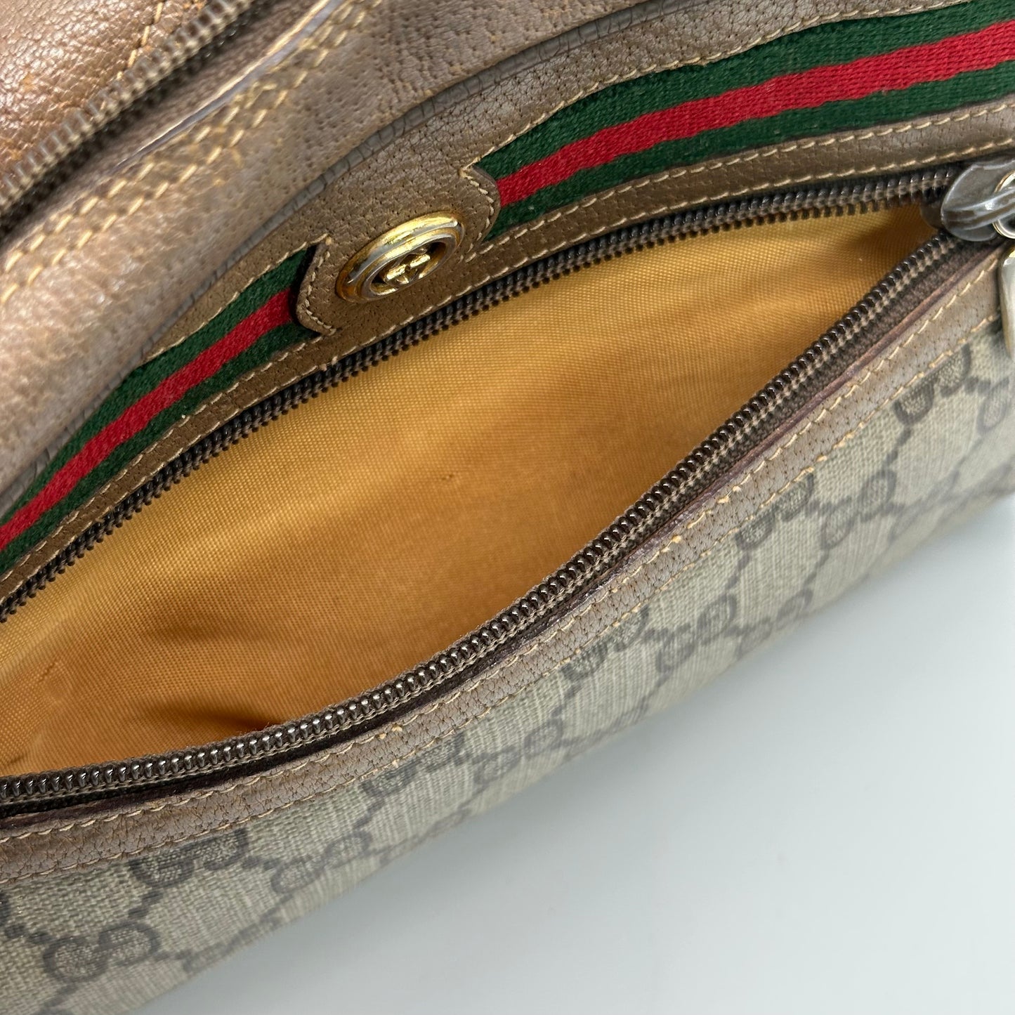 Authentic GUCCI Vintage GG Zipper Pouch Crossbody