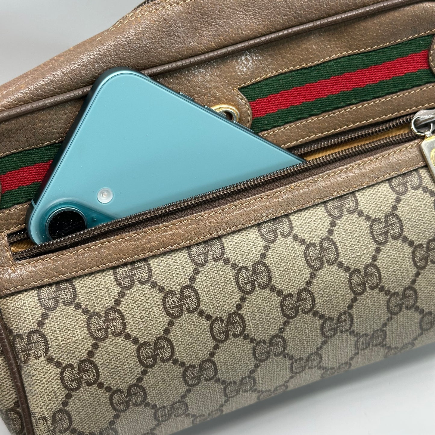 Authentic GUCCI Vintage GG Zipper Pouch Crossbody