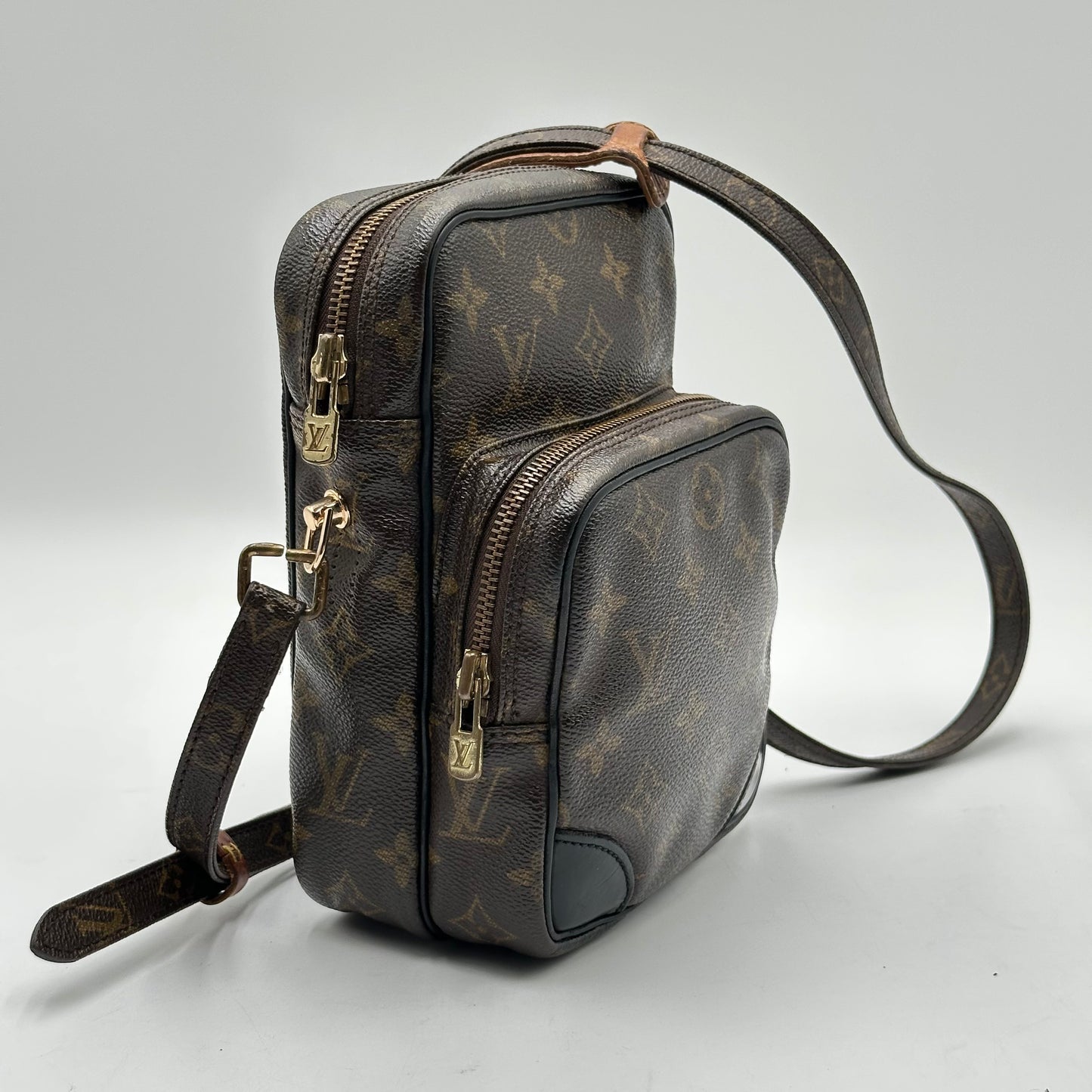 Authentic Louis Vuitton 1990 Monogram Amazone MM Crossbody