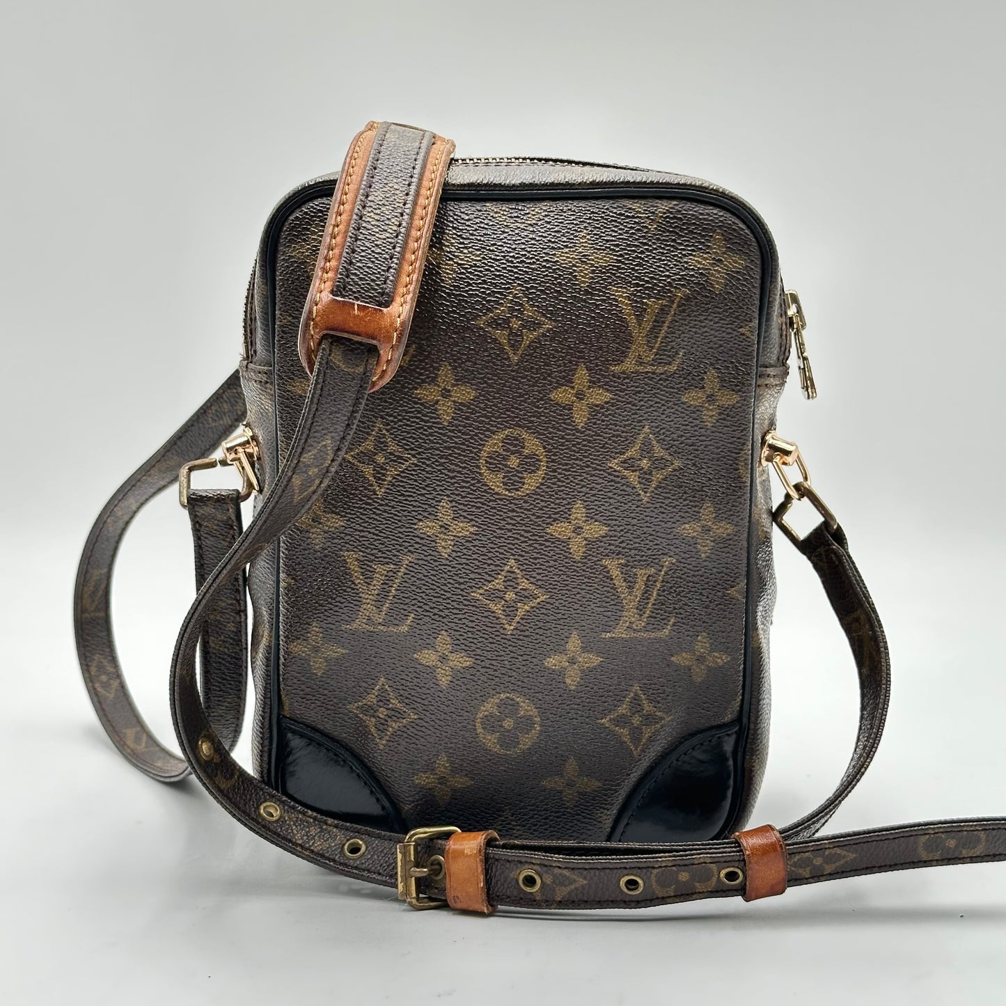 Authentic Louis Vuitton 1990 Monogram Amazone MM Crossbody