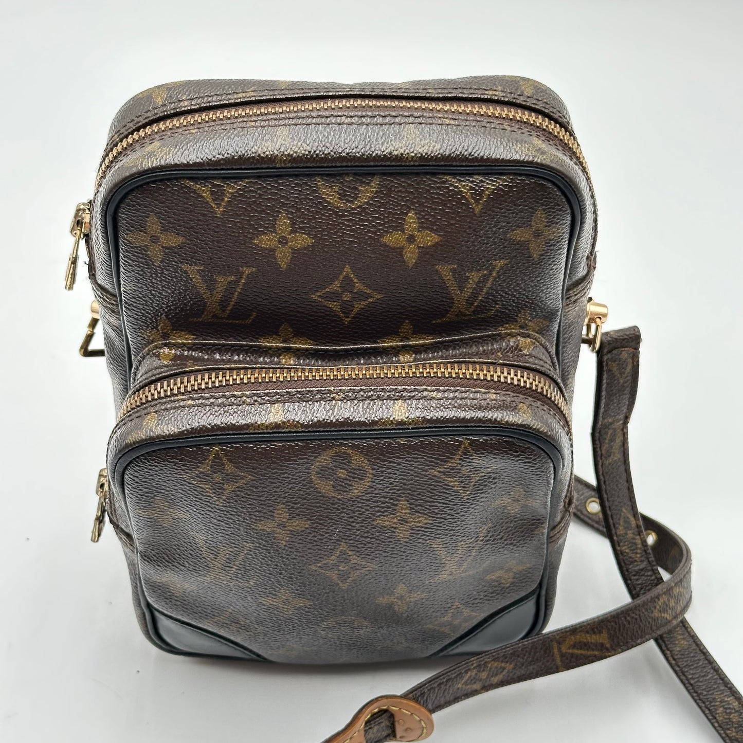 Authentic Louis Vuitton 1990 Monogram Amazone MM Crossbody