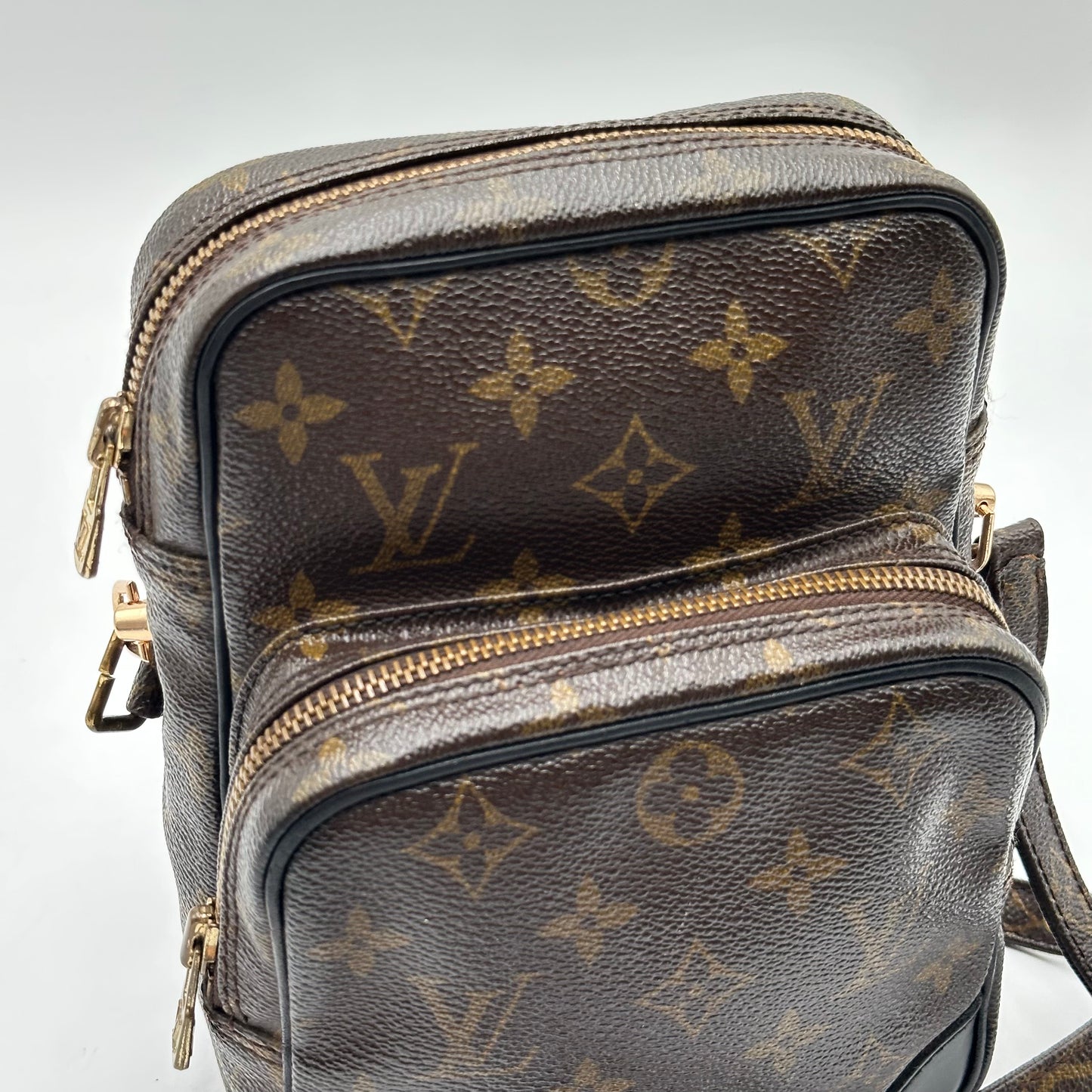 Authentic Louis Vuitton 1990 Monogram Amazone MM Crossbody