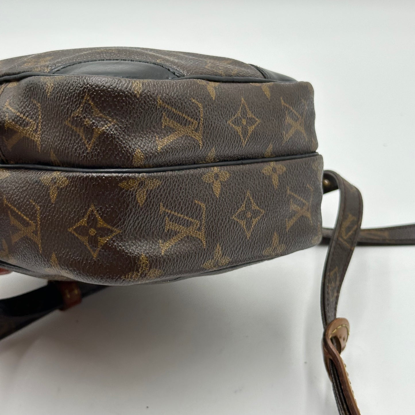 Authentic Louis Vuitton 1990 Monogram Amazone MM Crossbody