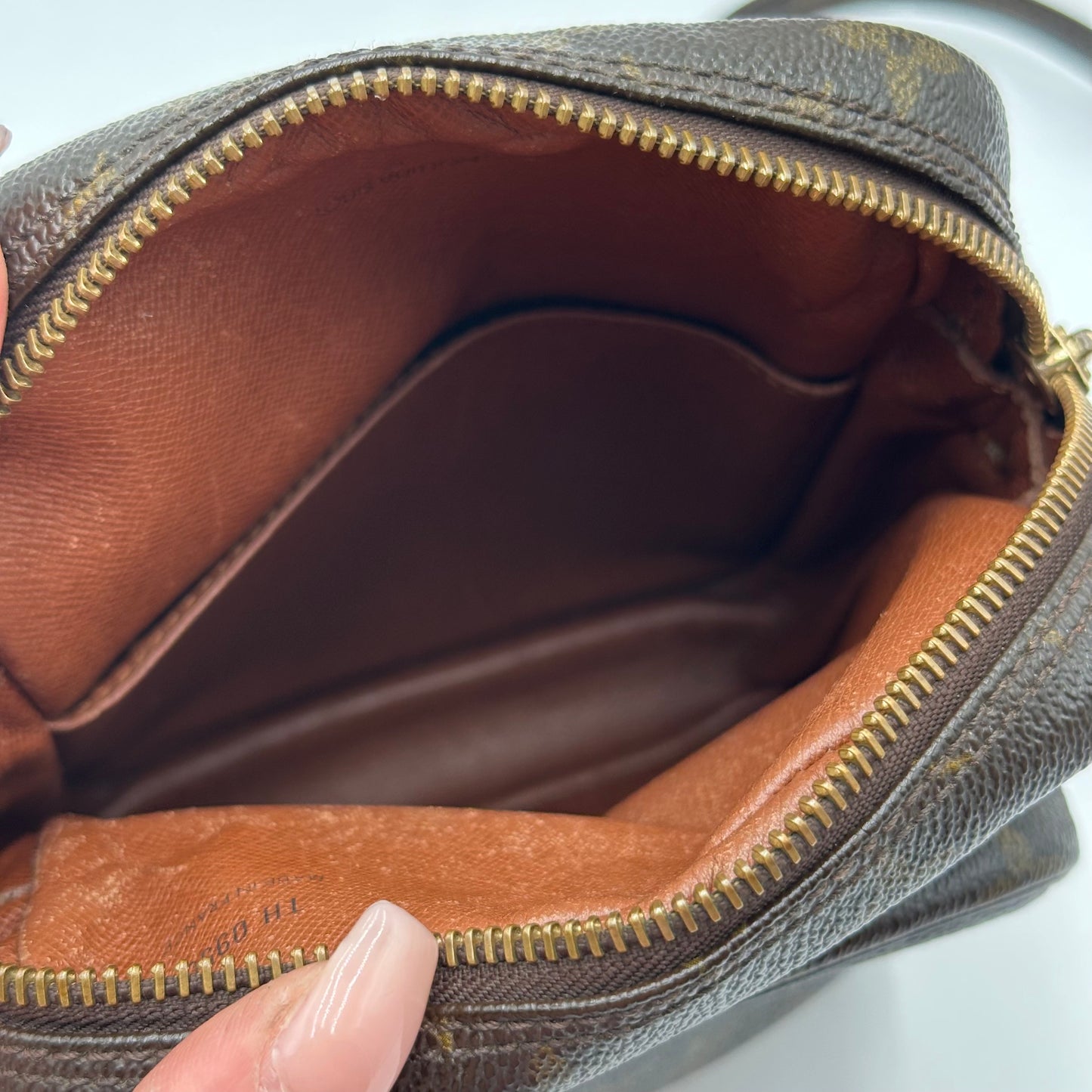 Authentic Louis Vuitton 1990 Monogram Amazone MM Crossbody