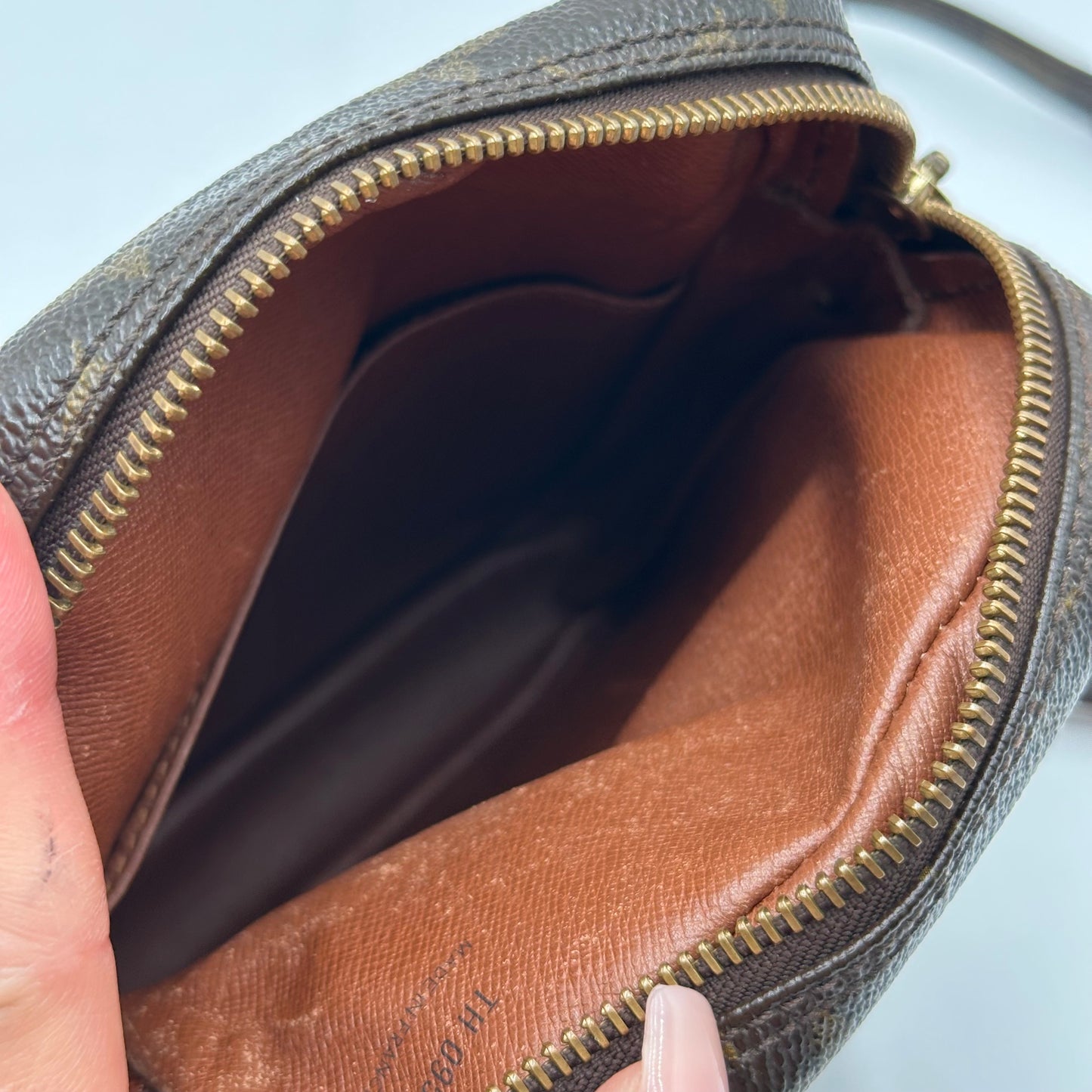 Authentic Louis Vuitton 1990 Monogram Amazone MM Crossbody