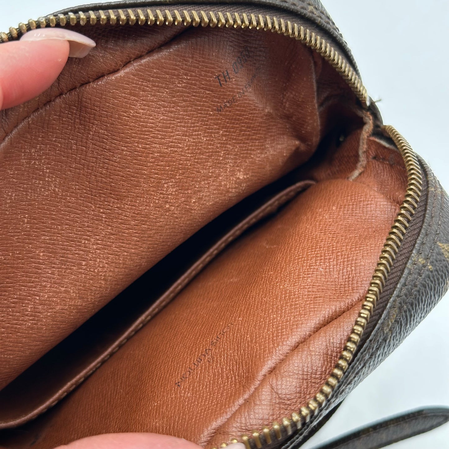 Authentic Louis Vuitton 1990 Monogram Amazone MM Crossbody