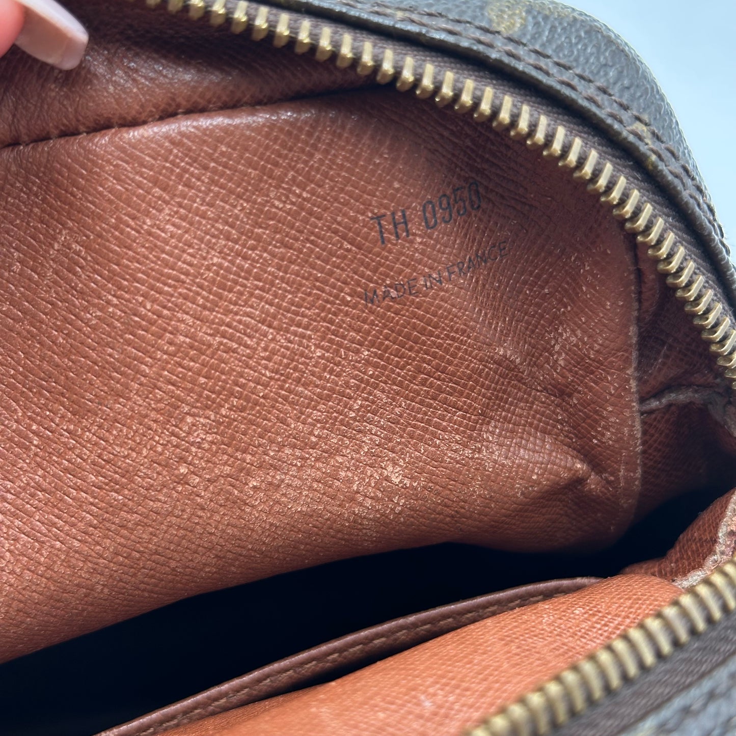 Authentic Louis Vuitton 1990 Monogram Amazone MM Crossbody