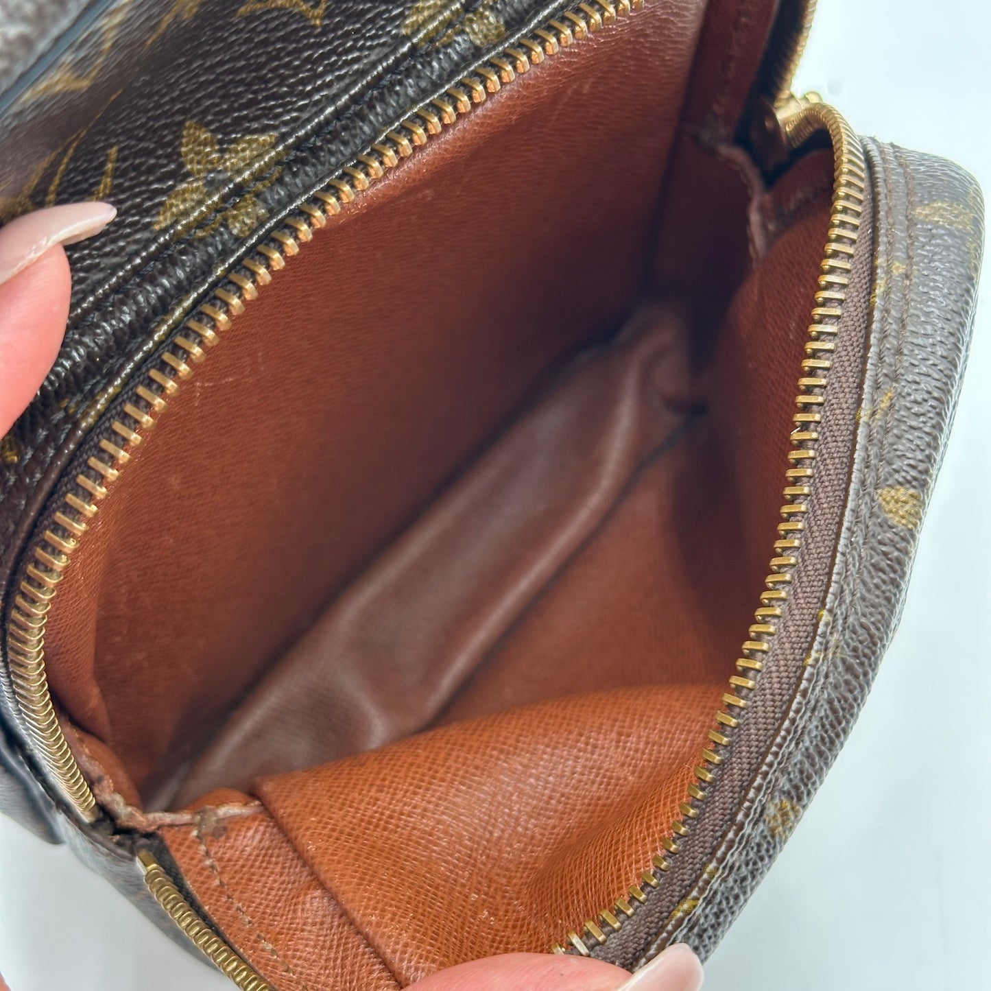 Authentic Louis Vuitton 1990 Monogram Amazone MM Crossbody