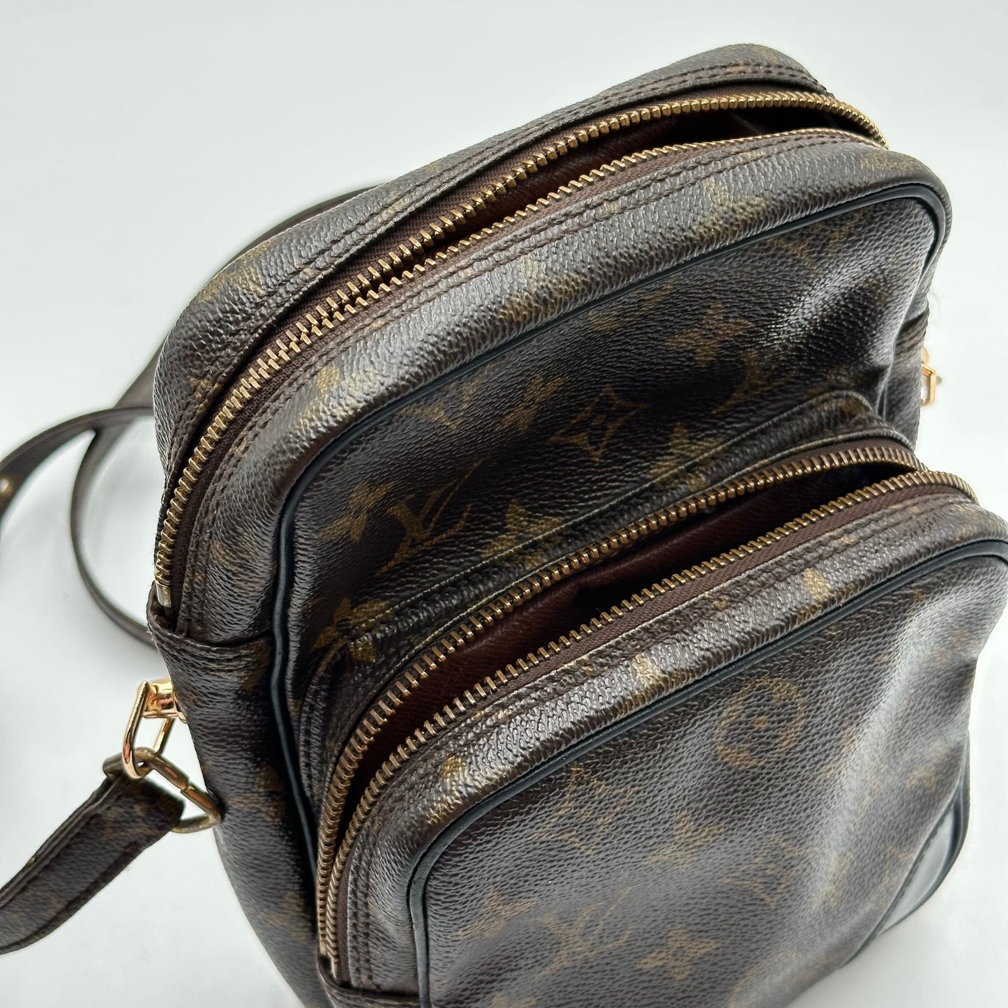 Authentic Louis Vuitton 1990 Monogram Amazone MM Crossbody