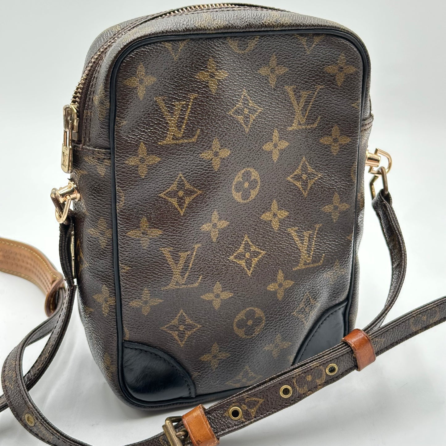 Authentic Louis Vuitton 1990 Monogram Amazone MM Crossbody
