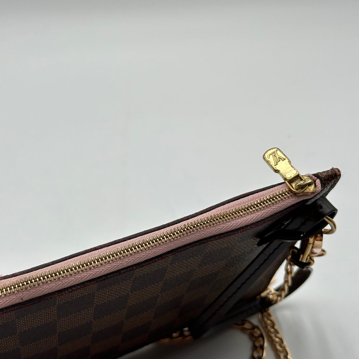 Authentic Louis Vuitton 2018 Damier Ebene Rose Ballerine Neverfull MM Wristlet Crossbody