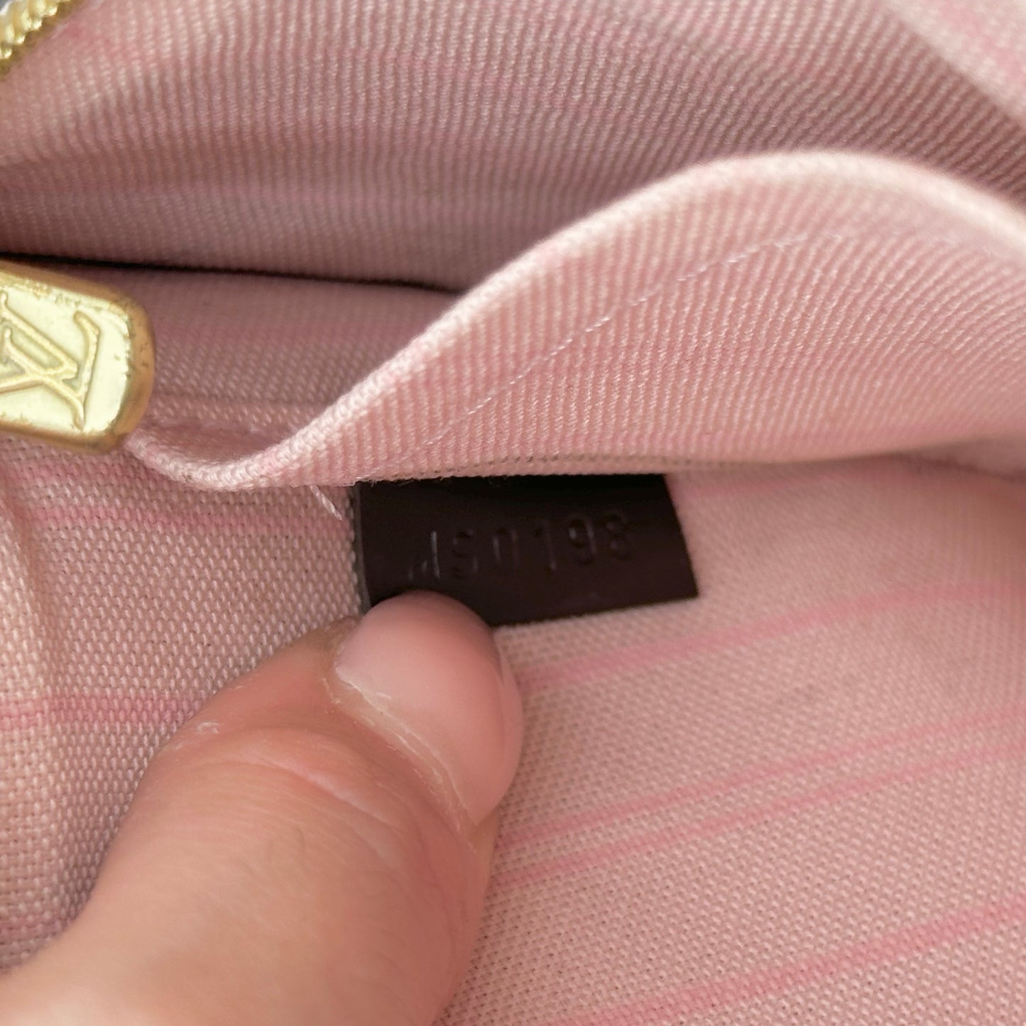 Authentic Louis Vuitton 2018 Damier Ebene Rose Ballerine Neverfull MM Wristlet Crossbody