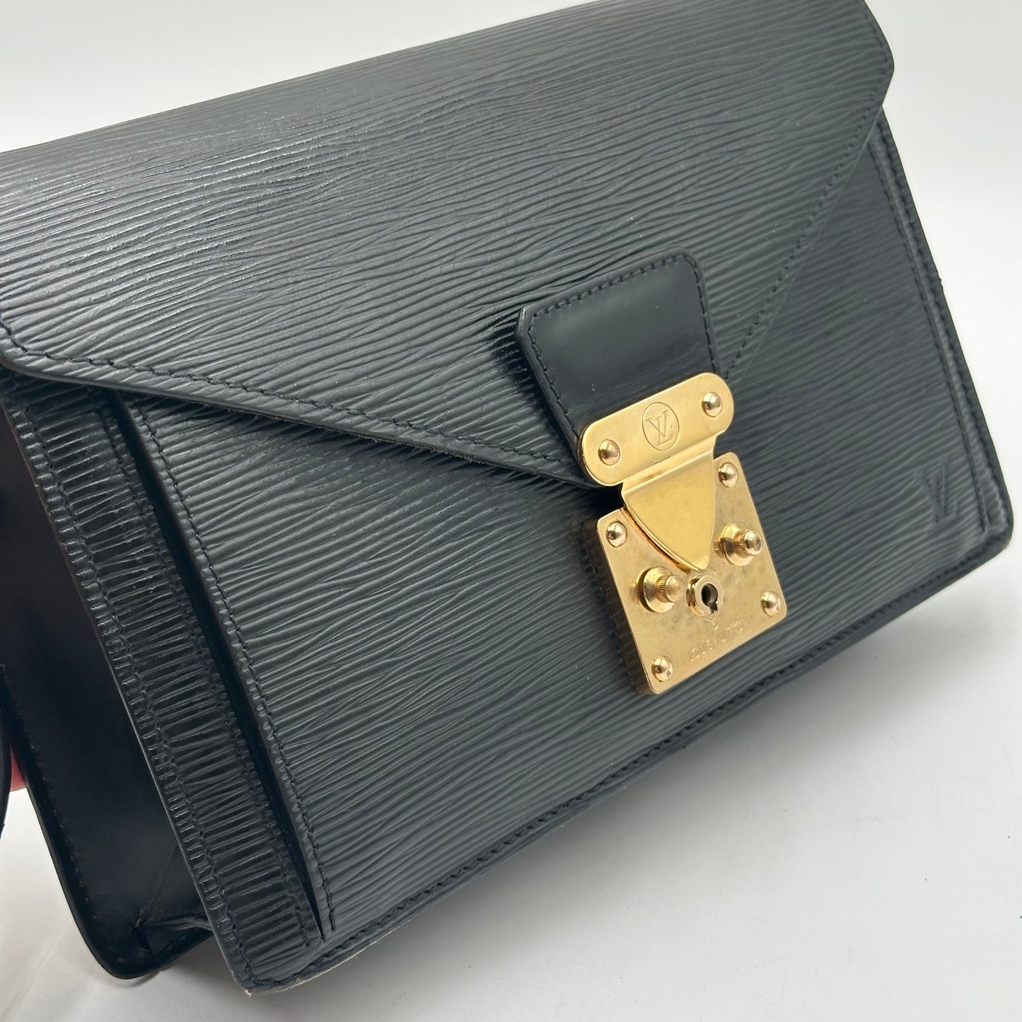 Authentic Louis Vuitton 1998 Black Epi Dragonne Sellier Clutch Crossbody