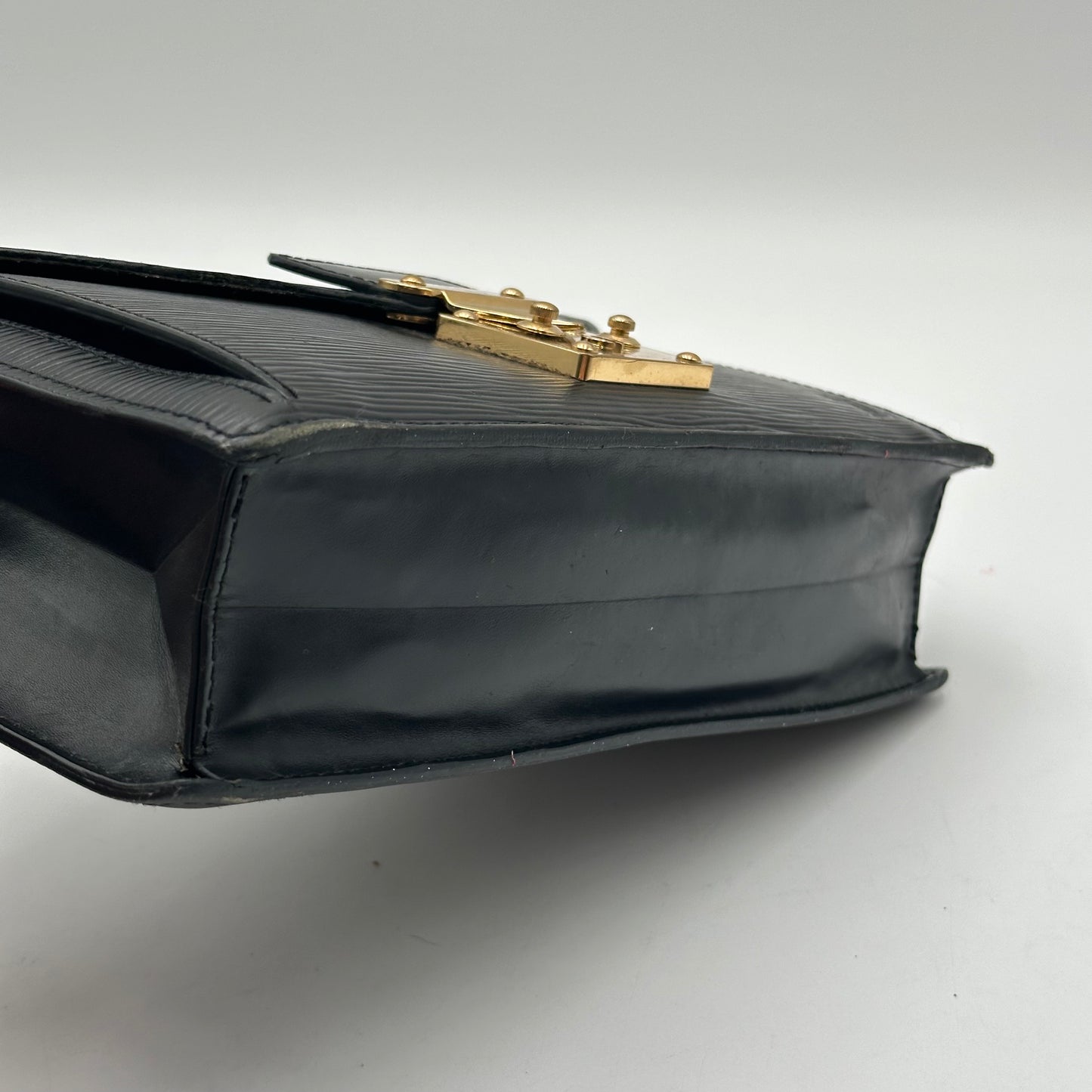 Authentic Louis Vuitton 1998 Black Epi Dragonne Sellier Clutch Crossbody