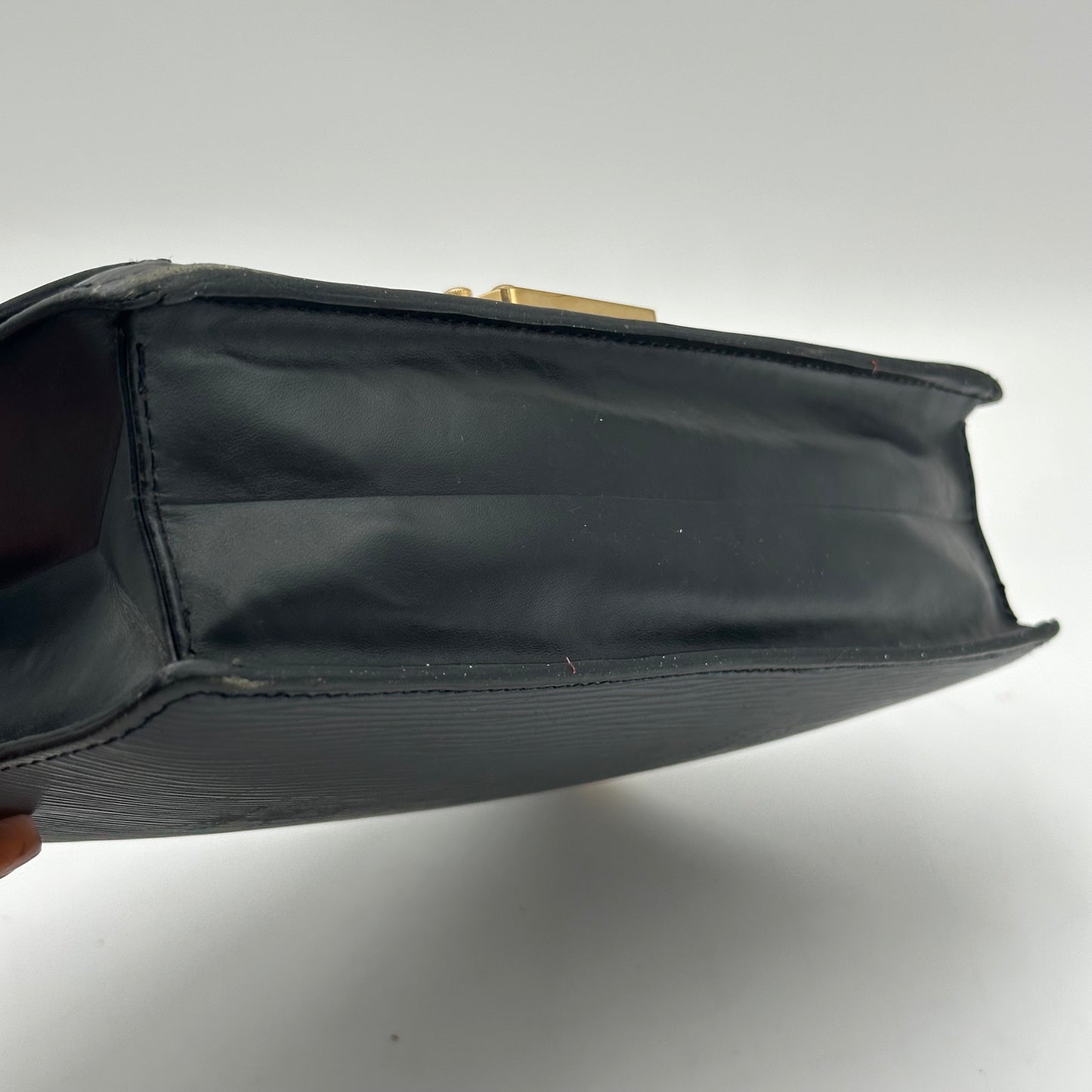 Authentic Louis Vuitton 1998 Black Epi Dragonne Sellier Clutch Crossbody