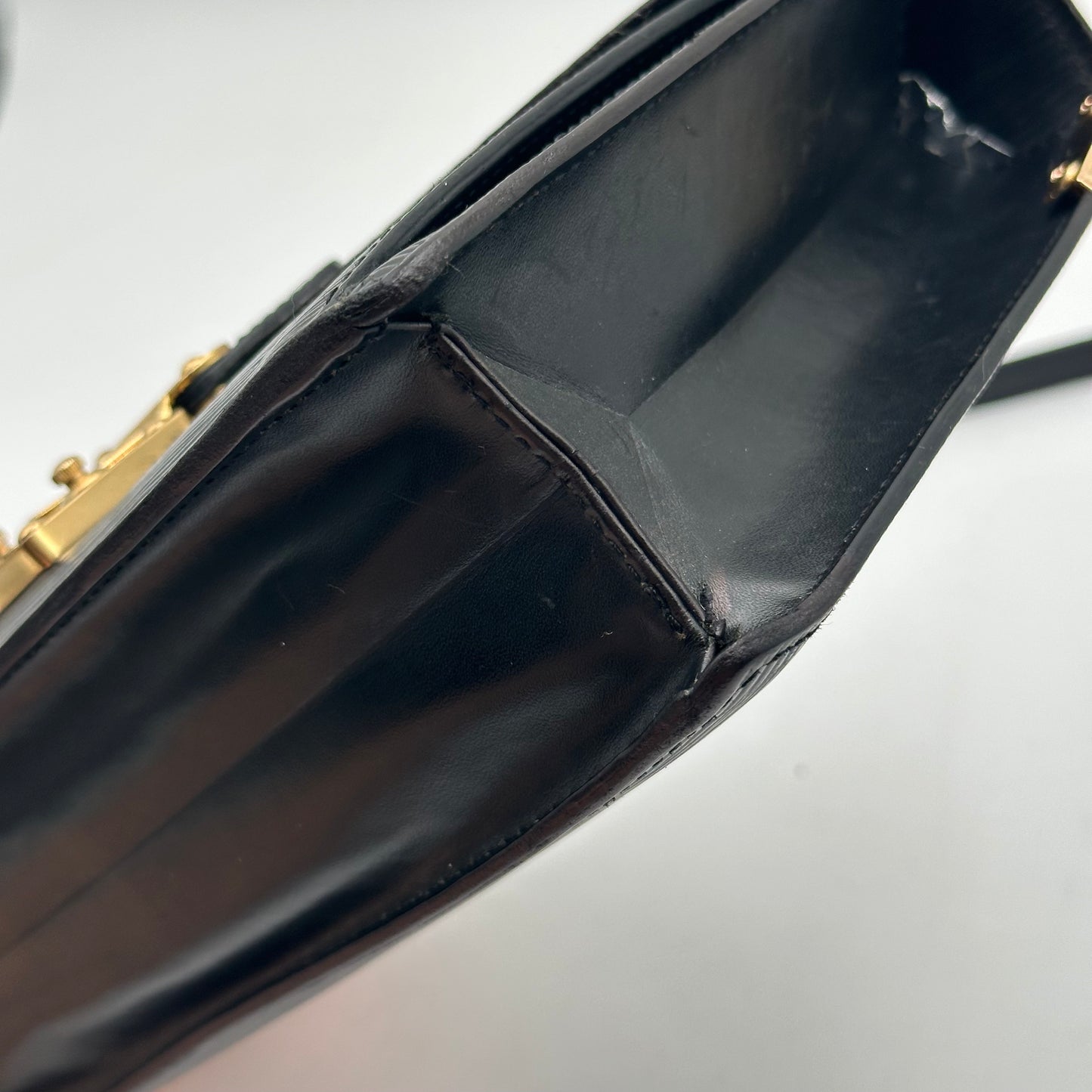 Authentic Louis Vuitton 1998 Black Epi Dragonne Sellier Clutch Crossbody