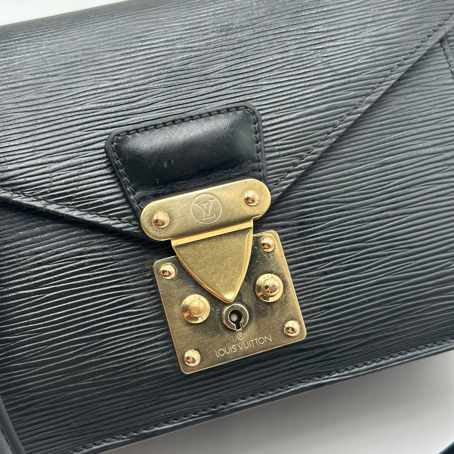 Authentic Louis Vuitton 1998 Black Epi Dragonne Sellier Clutch Crossbody