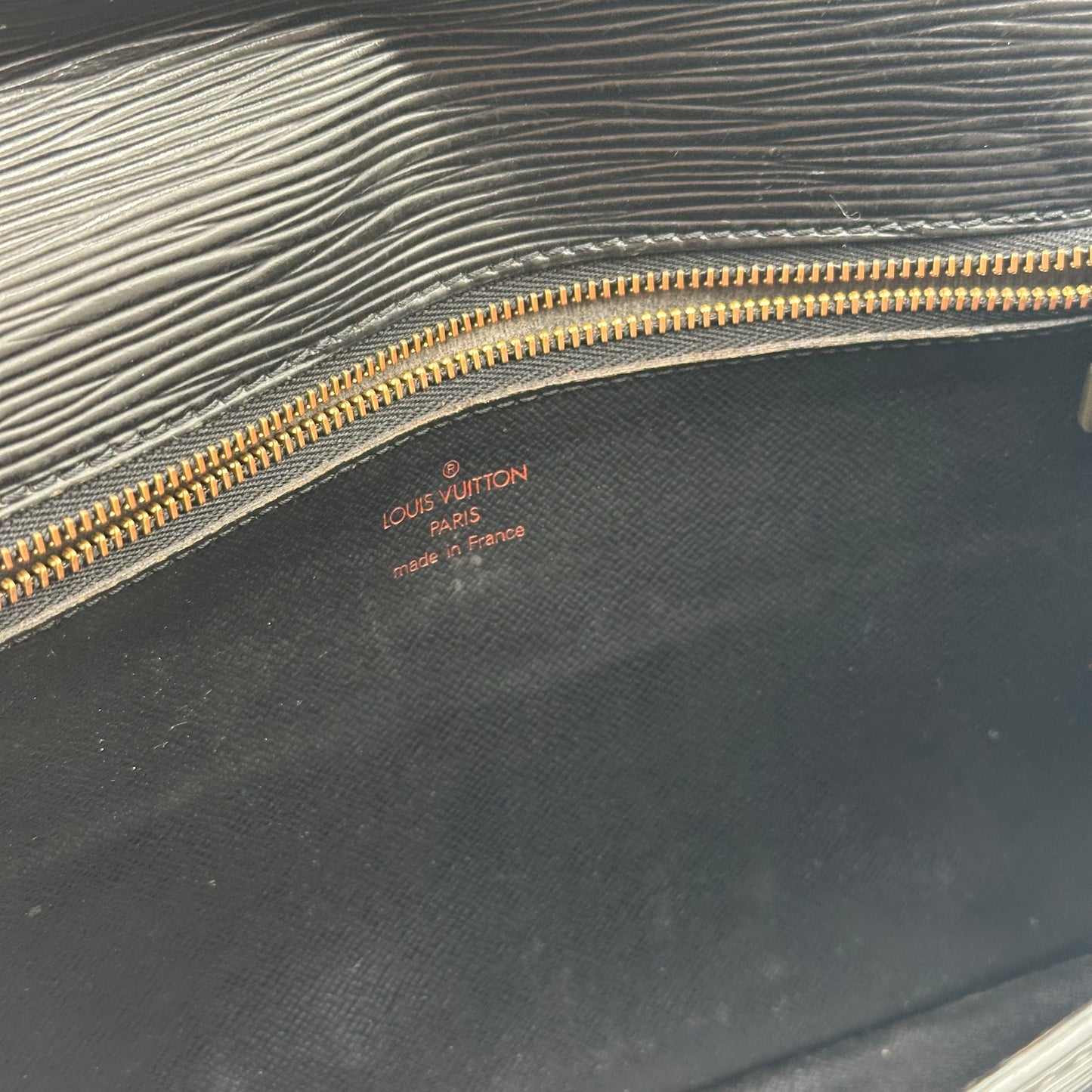 Authentic Louis Vuitton 1998 Black Epi Dragonne Sellier Clutch Crossbody