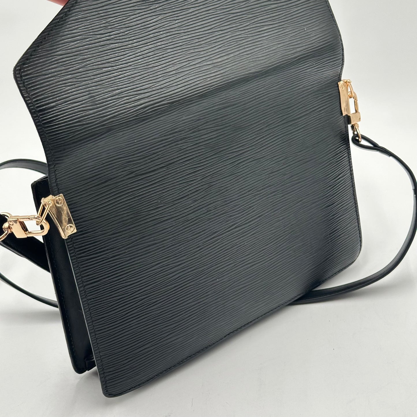 Authentic Louis Vuitton 1998 Black Epi Dragonne Sellier Clutch Crossbody