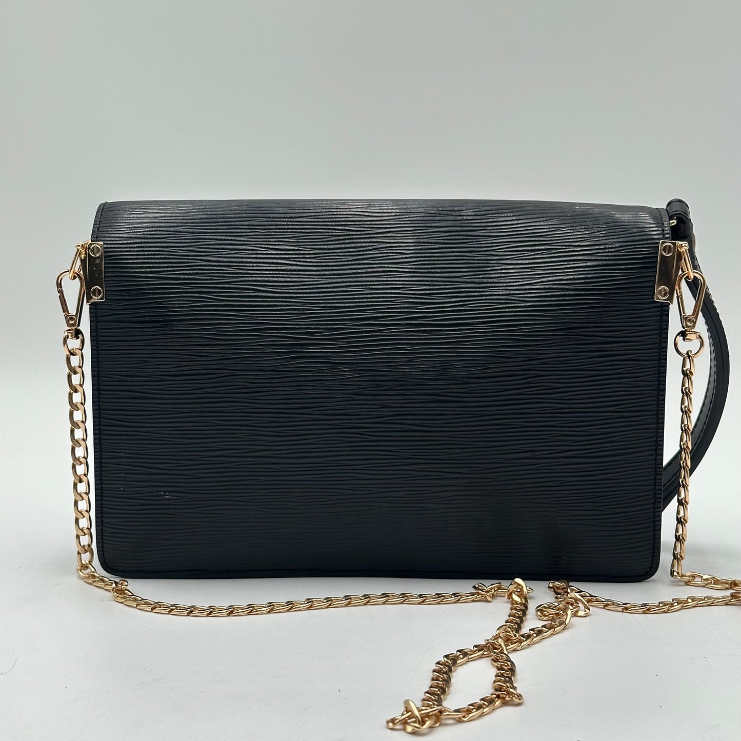 Authentic Louis Vuitton 2000 Black Epi Dragonne Sellier Clutch Crossbody