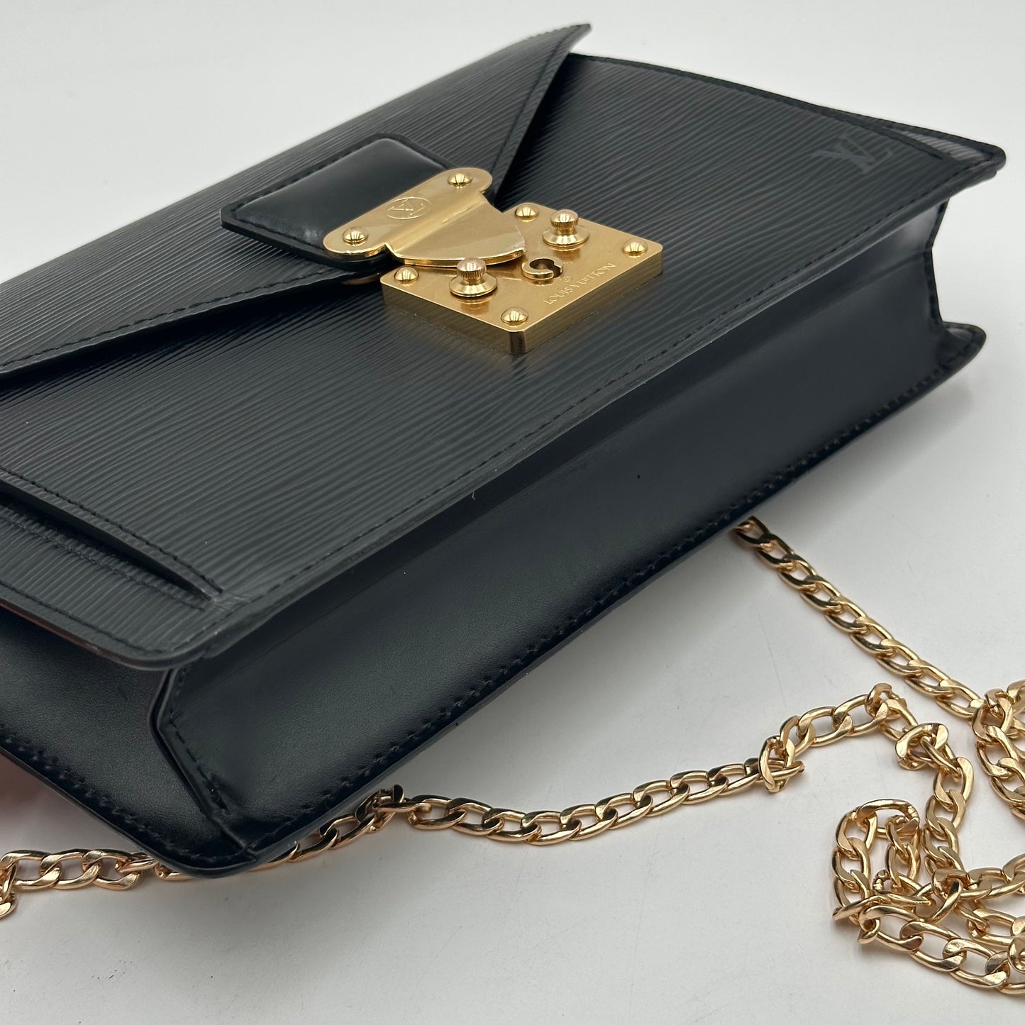 Authentic Louis Vuitton 2000 Black Epi Dragonne Sellier Clutch Crossbody