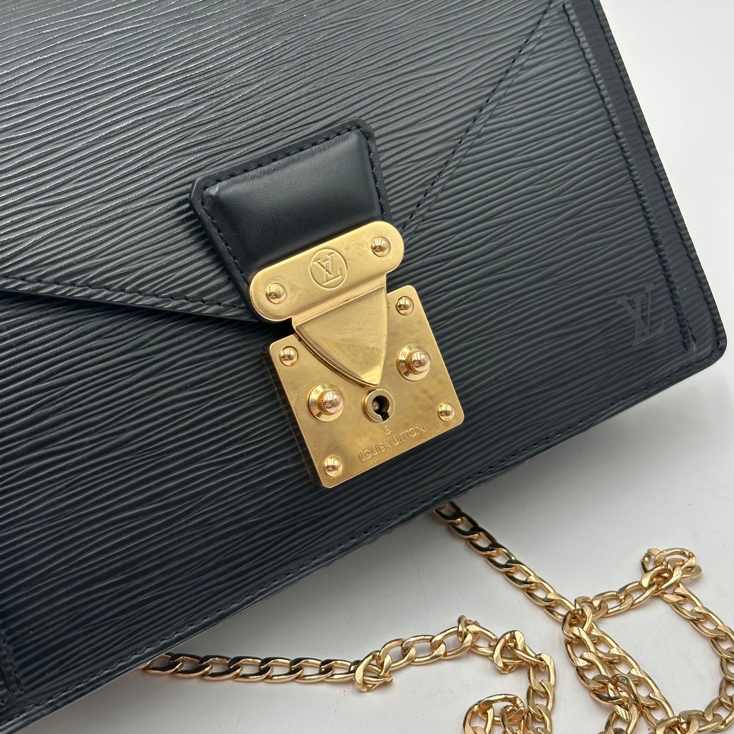Authentic Louis Vuitton 2000 Black Epi Dragonne Sellier Clutch Crossbody