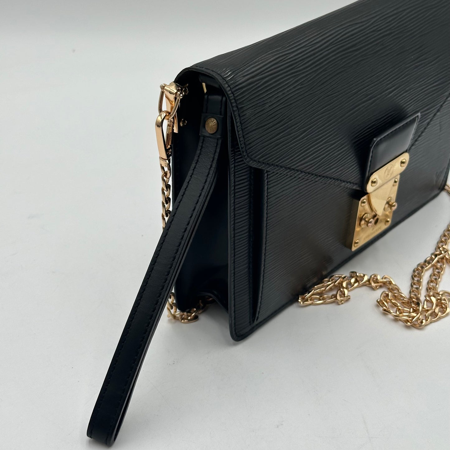 Authentic Louis Vuitton 2000 Black Epi Dragonne Sellier Clutch Crossbody