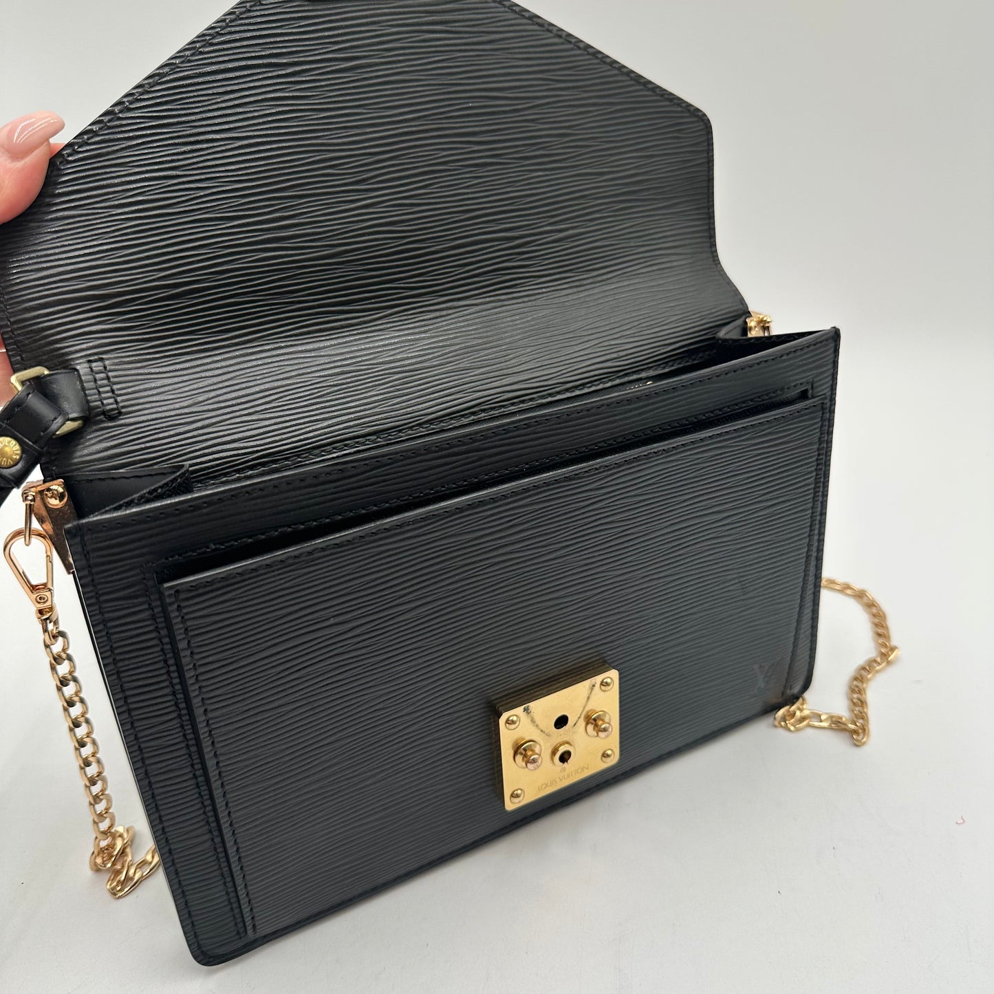 Authentic Louis Vuitton 2000 Black Epi Dragonne Sellier Clutch Crossbody