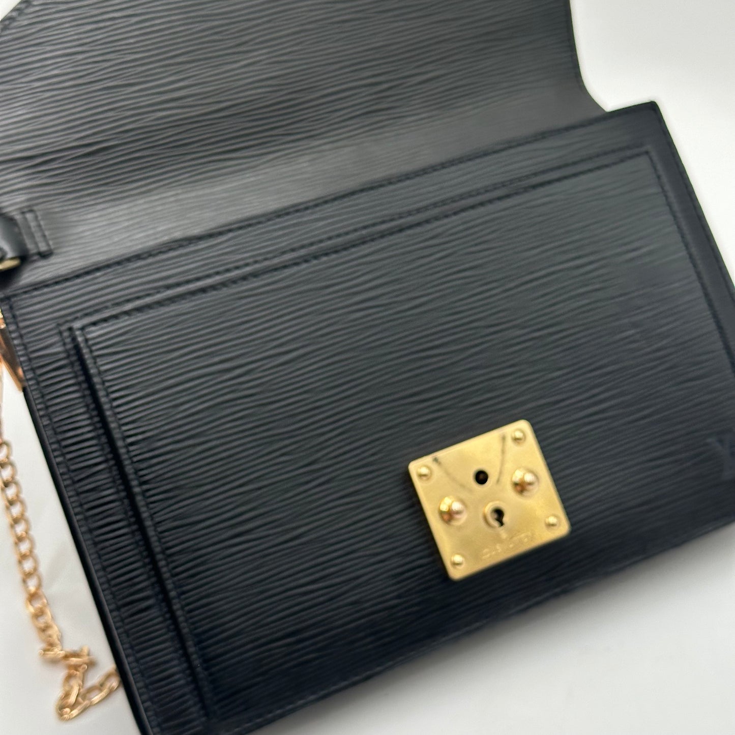 Authentic Louis Vuitton 2000 Black Epi Dragonne Sellier Clutch Crossbody