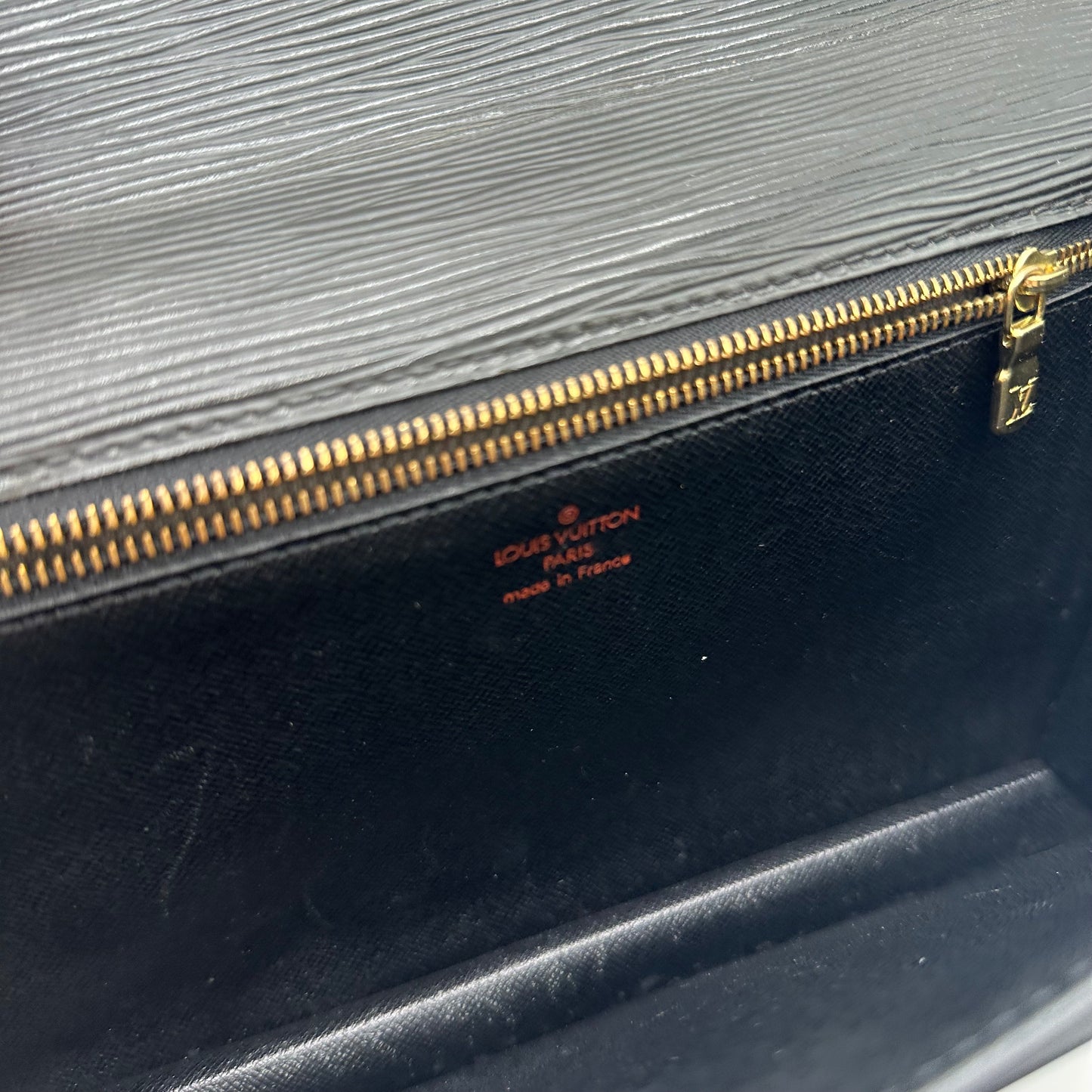 Authentic Louis Vuitton 2000 Black Epi Dragonne Sellier Clutch Crossbody