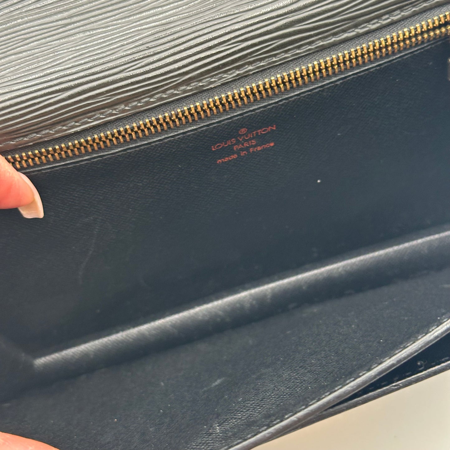 Authentic Louis Vuitton 2000 Black Epi Dragonne Sellier Clutch Crossbody