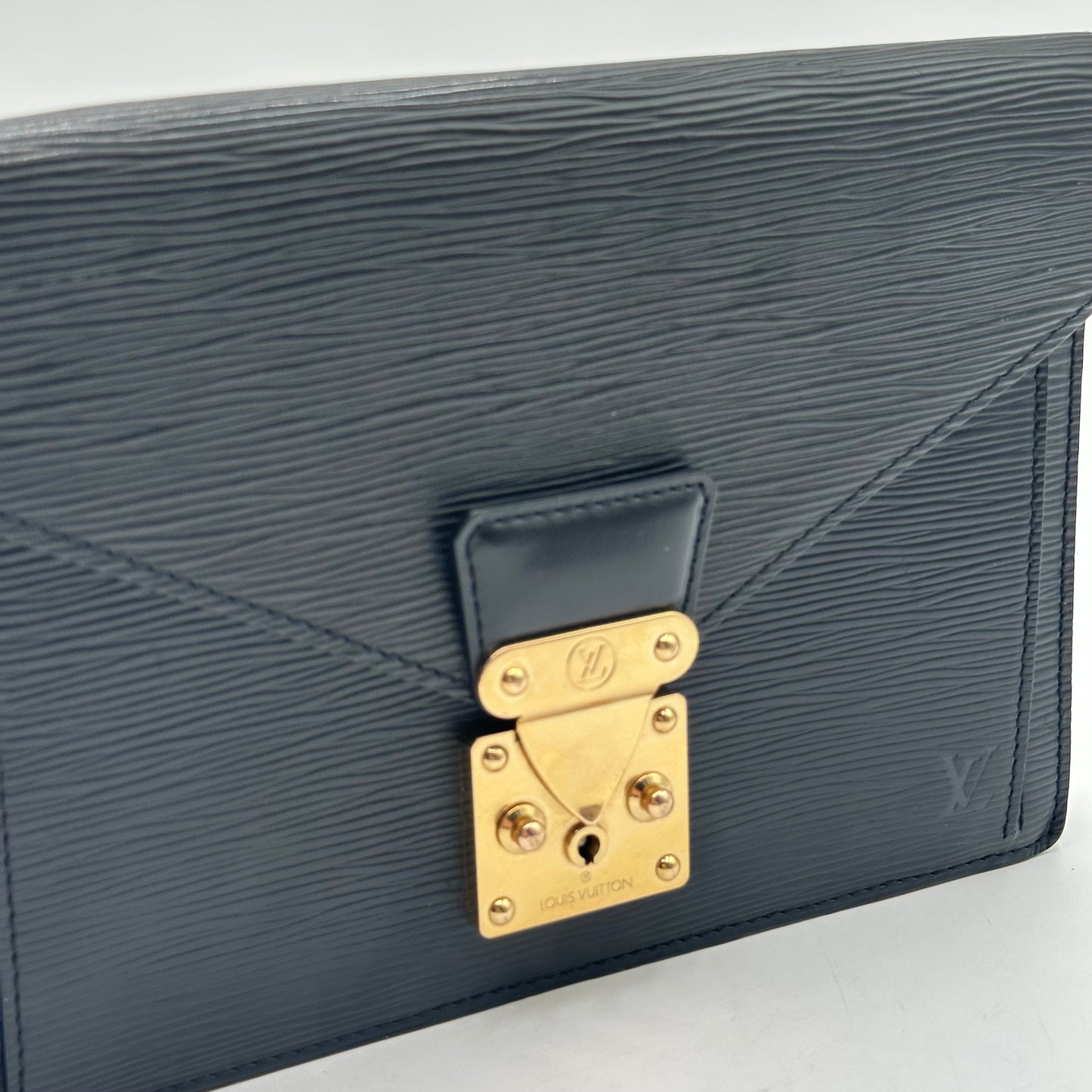 Authentic Louis Vuitton 2000 Black Epi Dragonne Sellier Clutch Crossbody