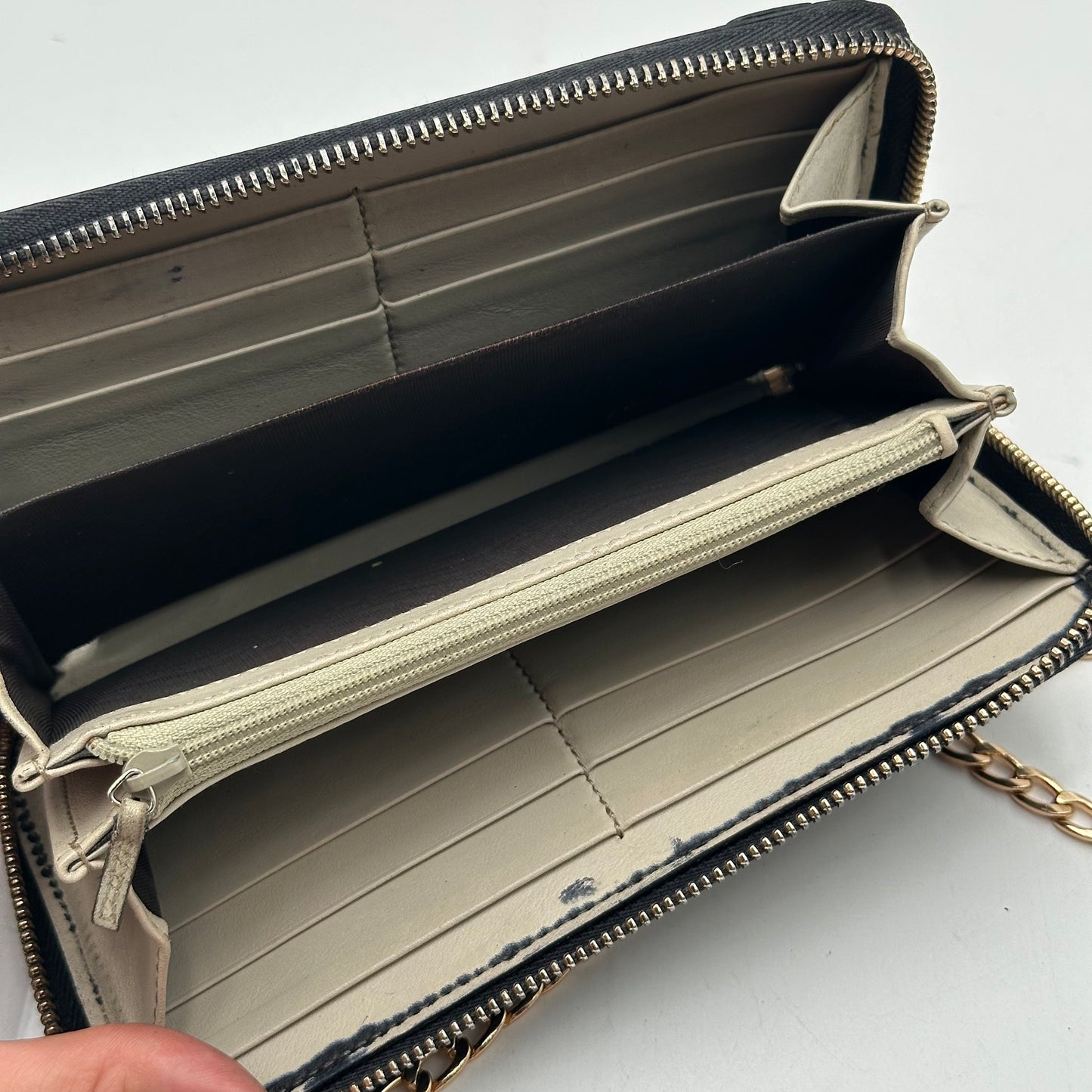 Authentic GUCCI Black Microguccisima Full Zipper Wallet Crossbody