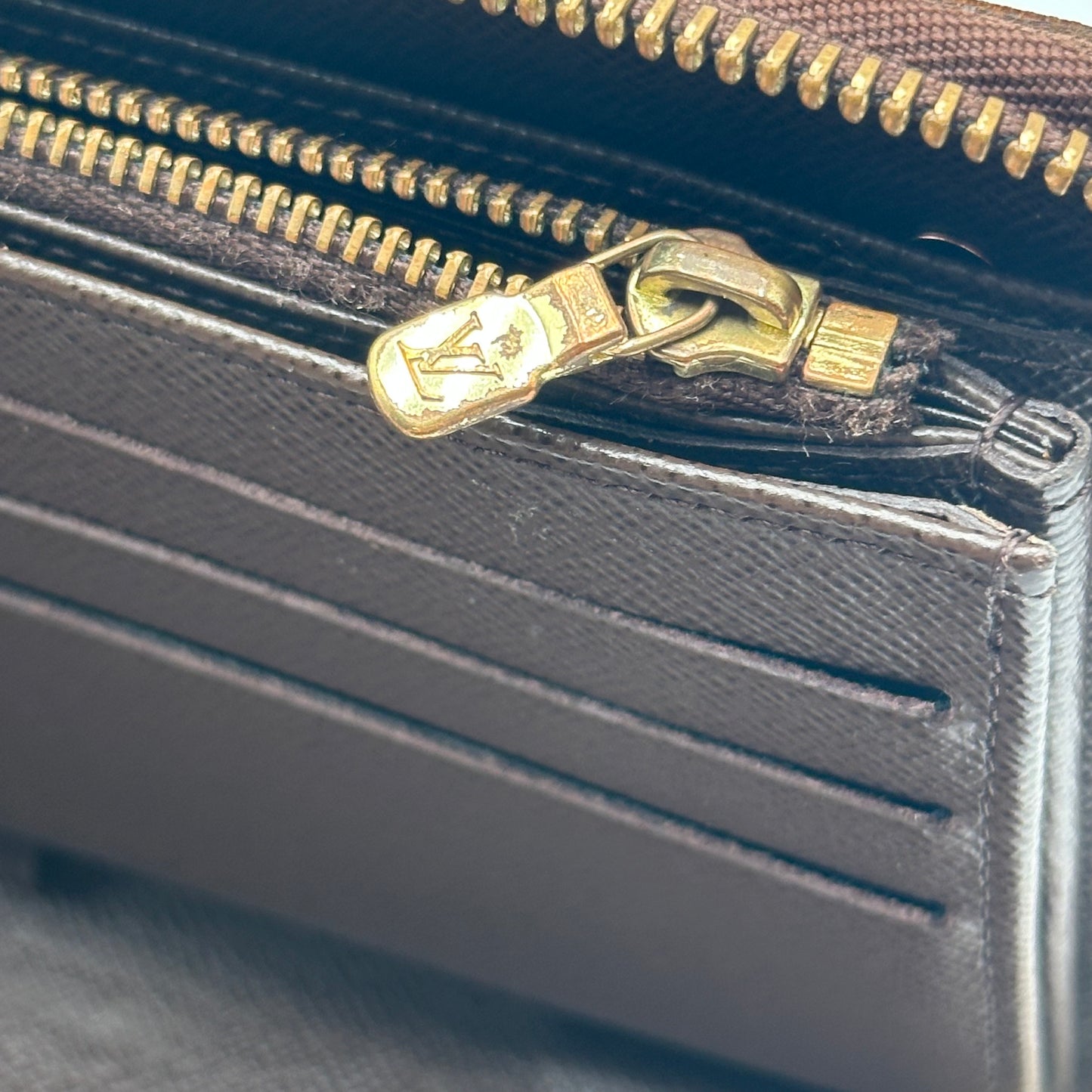 Authentic Louis Vuitton 2011 Damier Ebene Organizer Wallet Crossbody