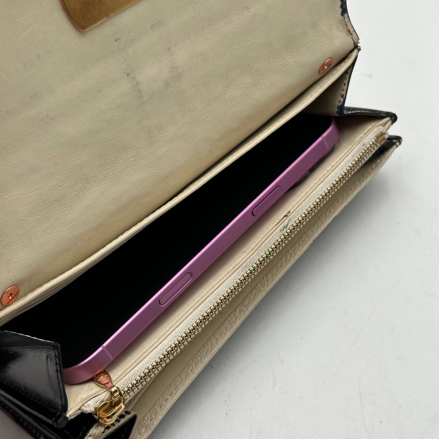 Authentic Louis Vuitton 2010 Suhali Sarah Wallet Crossbody