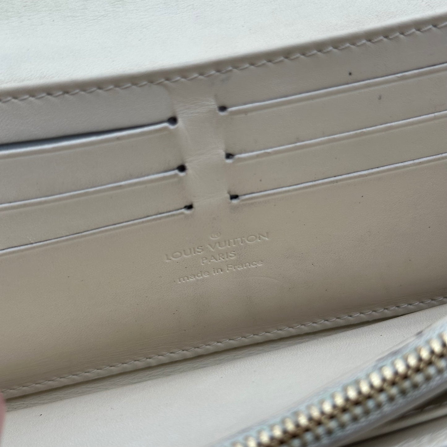 Authentic Louis Vuitton 2010 Suhali Sarah Wallet Crossbody