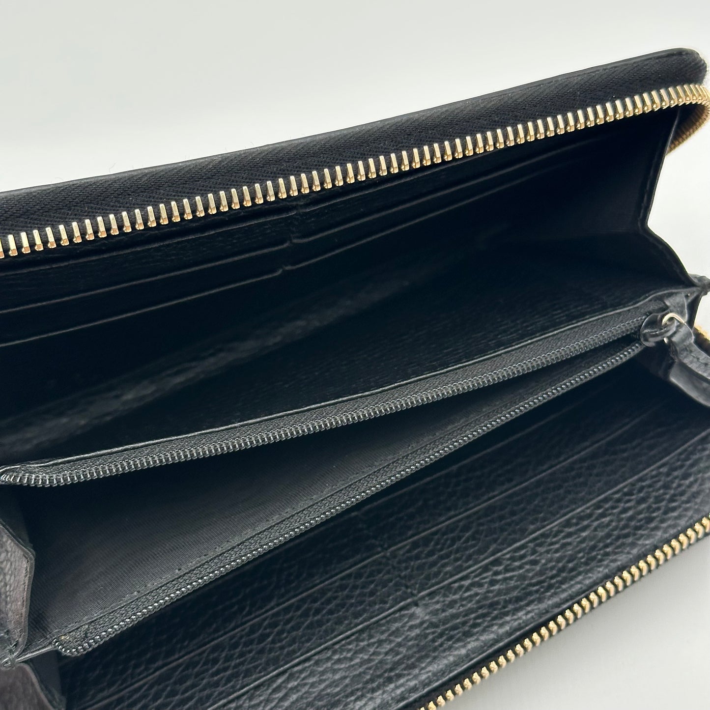 Authentic GUCCI Calfskin Zipper Wallet