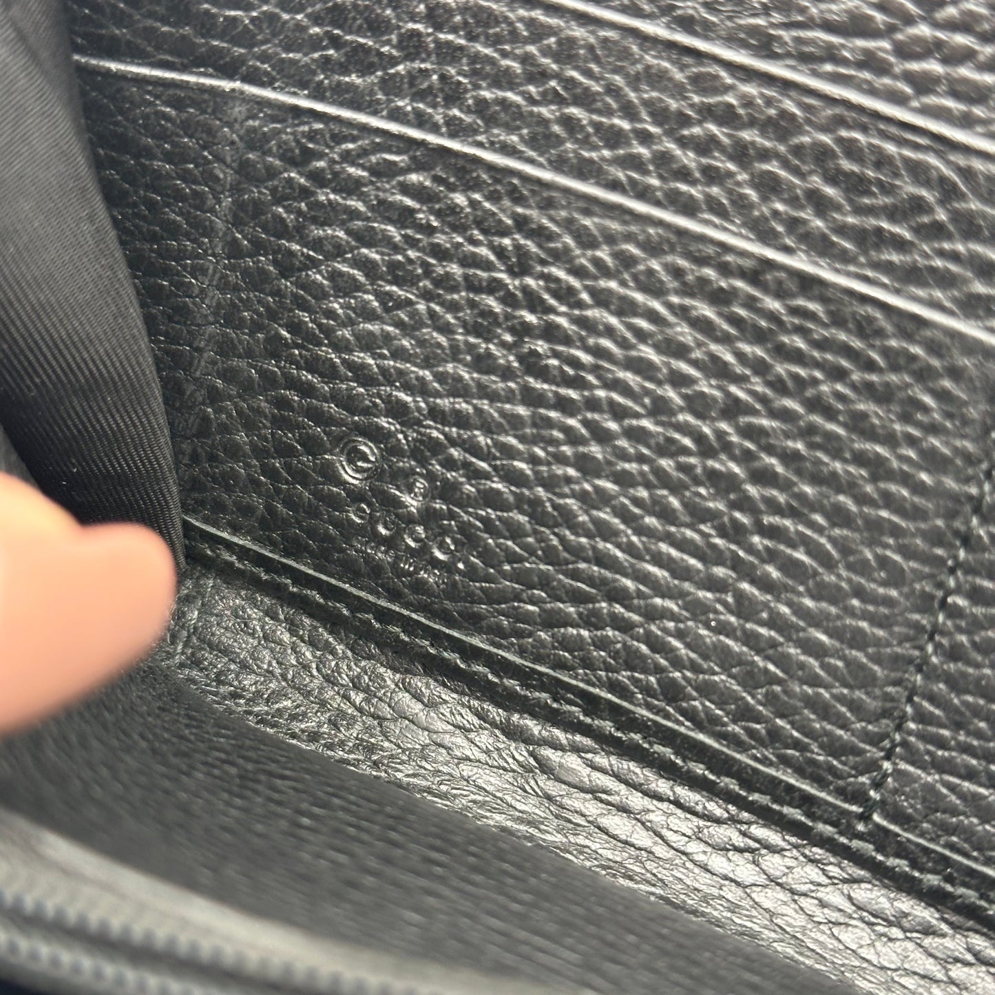 Authentic GUCCI Calfskin Zipper Wallet