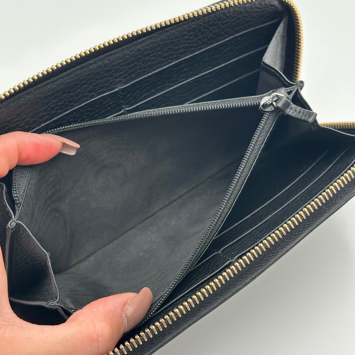 Authentic GUCCI Calfskin Zipper Wallet