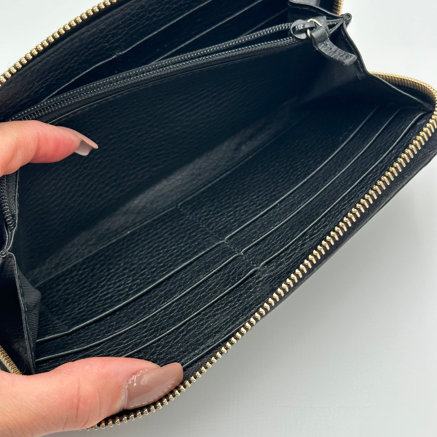 Authentic GUCCI Calfskin Zipper Wallet