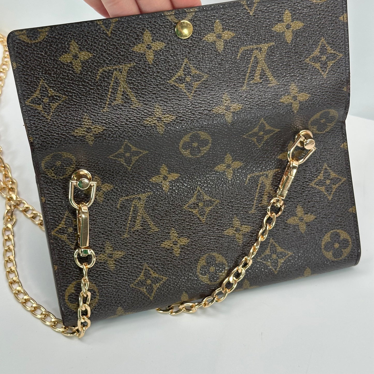 Authentic Louis Vuitton 2005 Monogram Sarah Wallet Crossbody