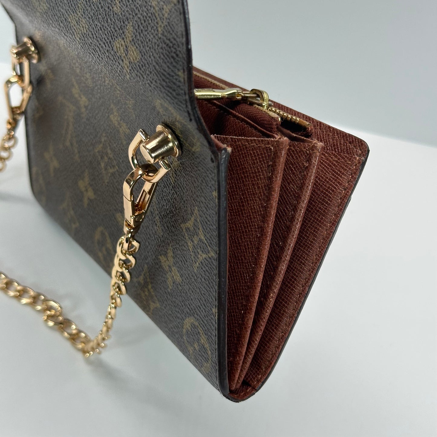 Authentic Louis Vuitton 2005 Monogram Sarah Wallet Crossbody