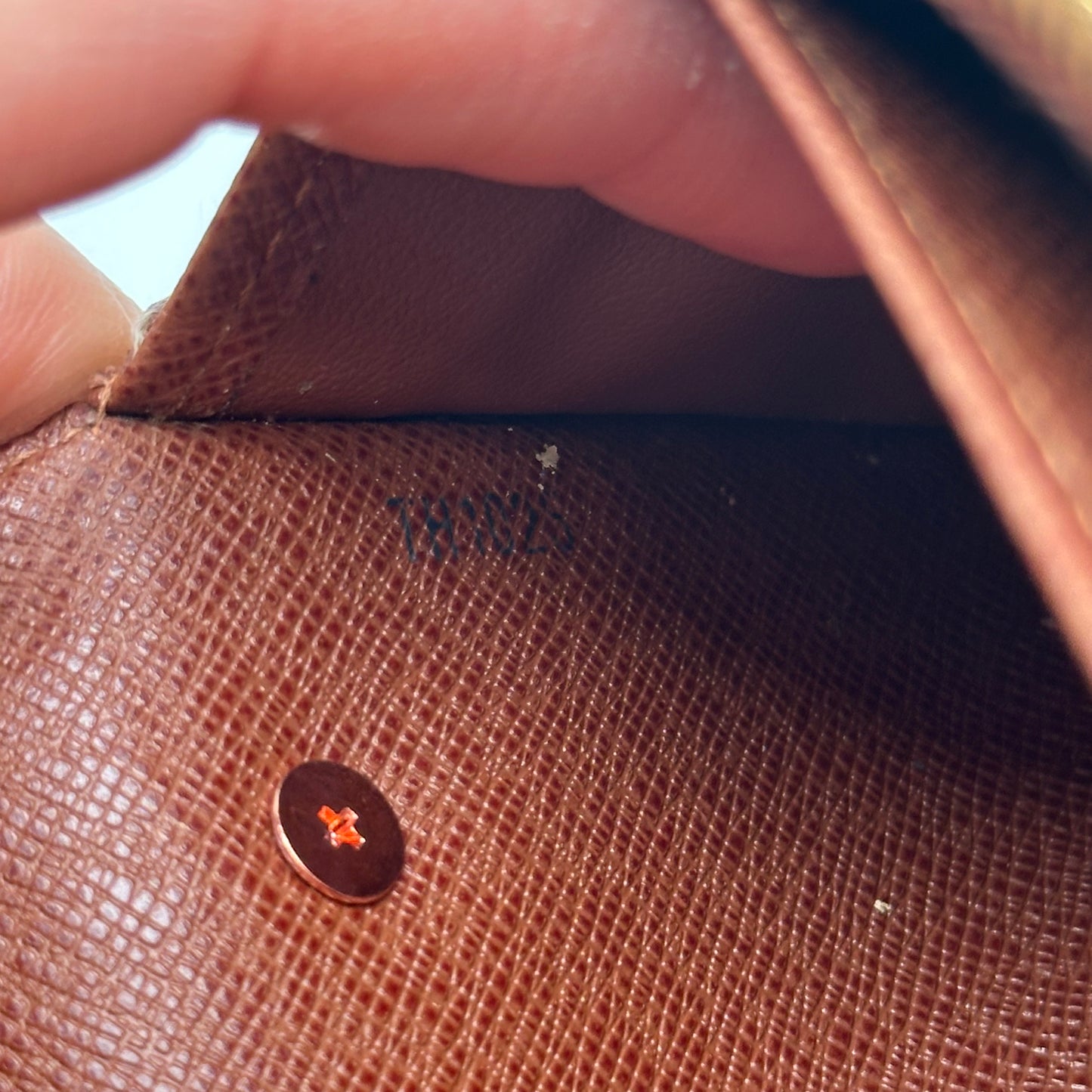 Authentic Louis Vuitton 2005 Monogram Sarah Wallet Crossbody