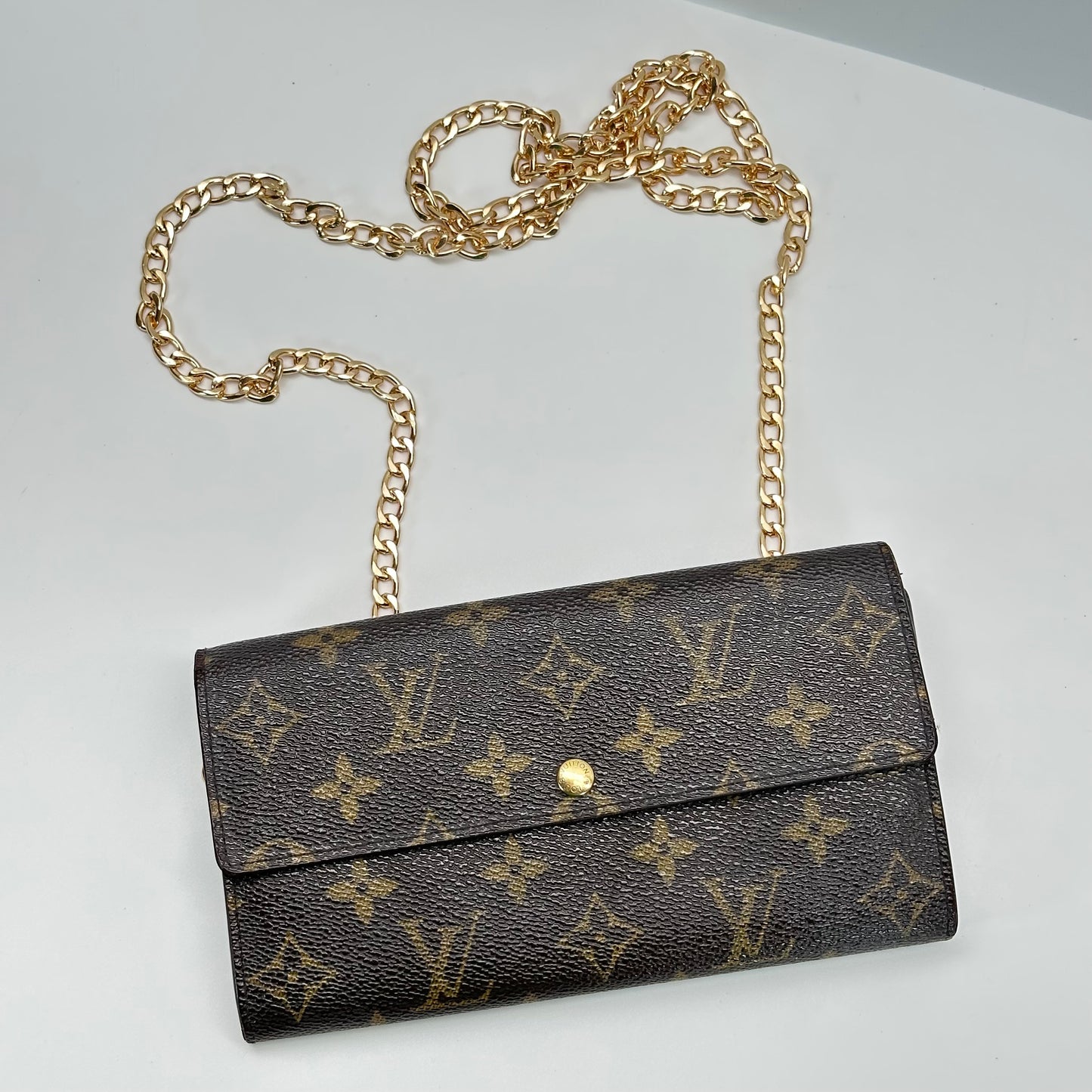 Authentic Louis Vuitton 2005 Monogram Sarah Wallet Crossbody