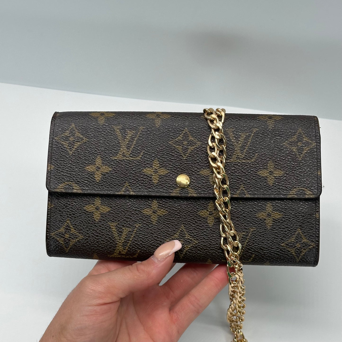 Authentic Louis Vuitton 2005 Monogram Sarah Wallet Crossbody