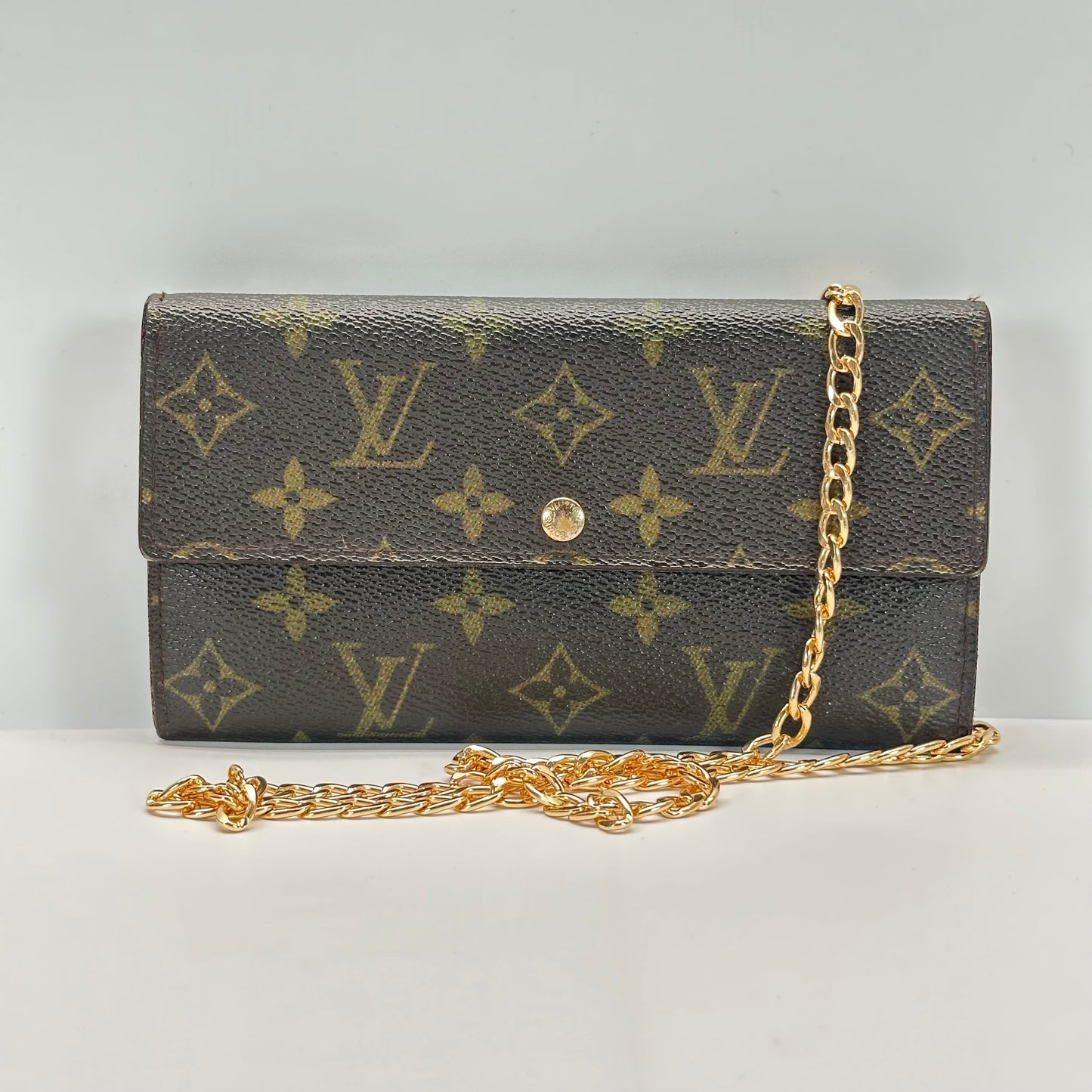 Authentic Louis Vuitton 2009 Monogram Sarah Wallet Crossbody