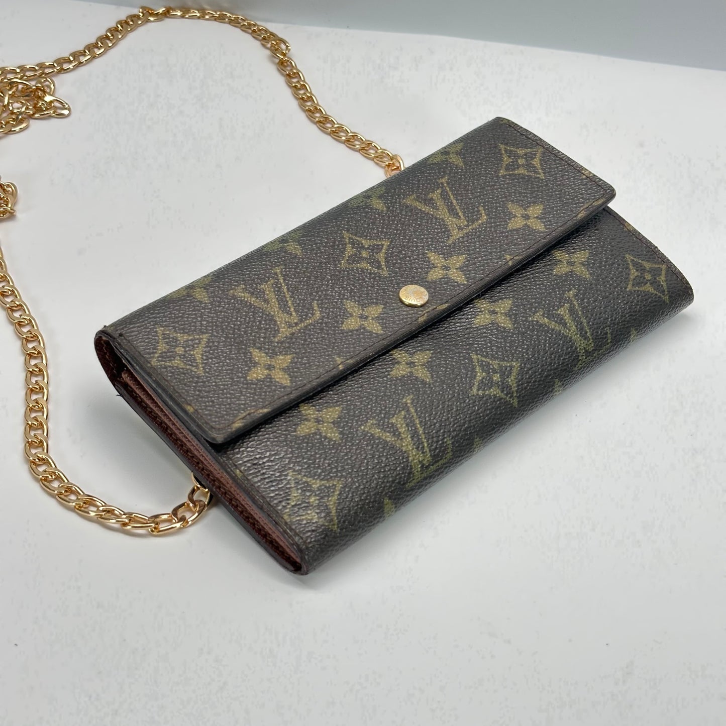 Authentic Louis Vuitton 2009 Monogram Sarah Wallet Crossbody