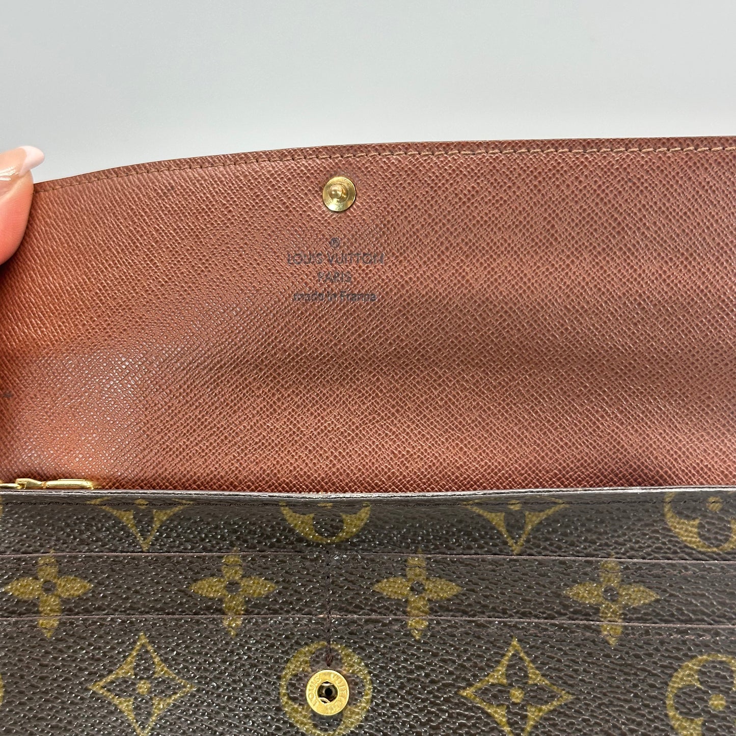 Authentic Louis Vuitton 2009 Monogram Sarah Wallet Crossbody