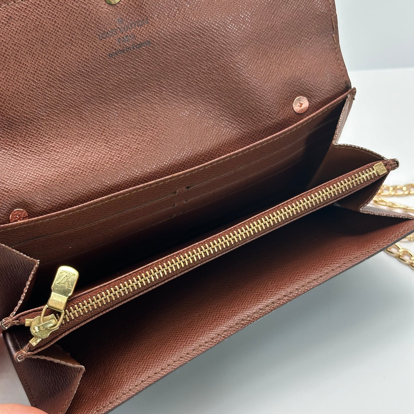 Authentic Louis Vuitton 2009 Monogram Sarah Wallet Crossbody